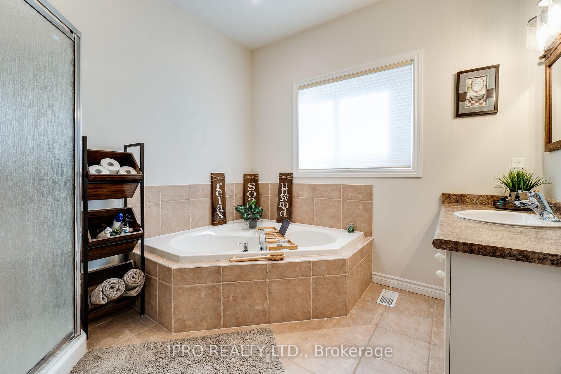 Photo 14 of 26 Ferris Drive S, Wellesley — HOMEH
