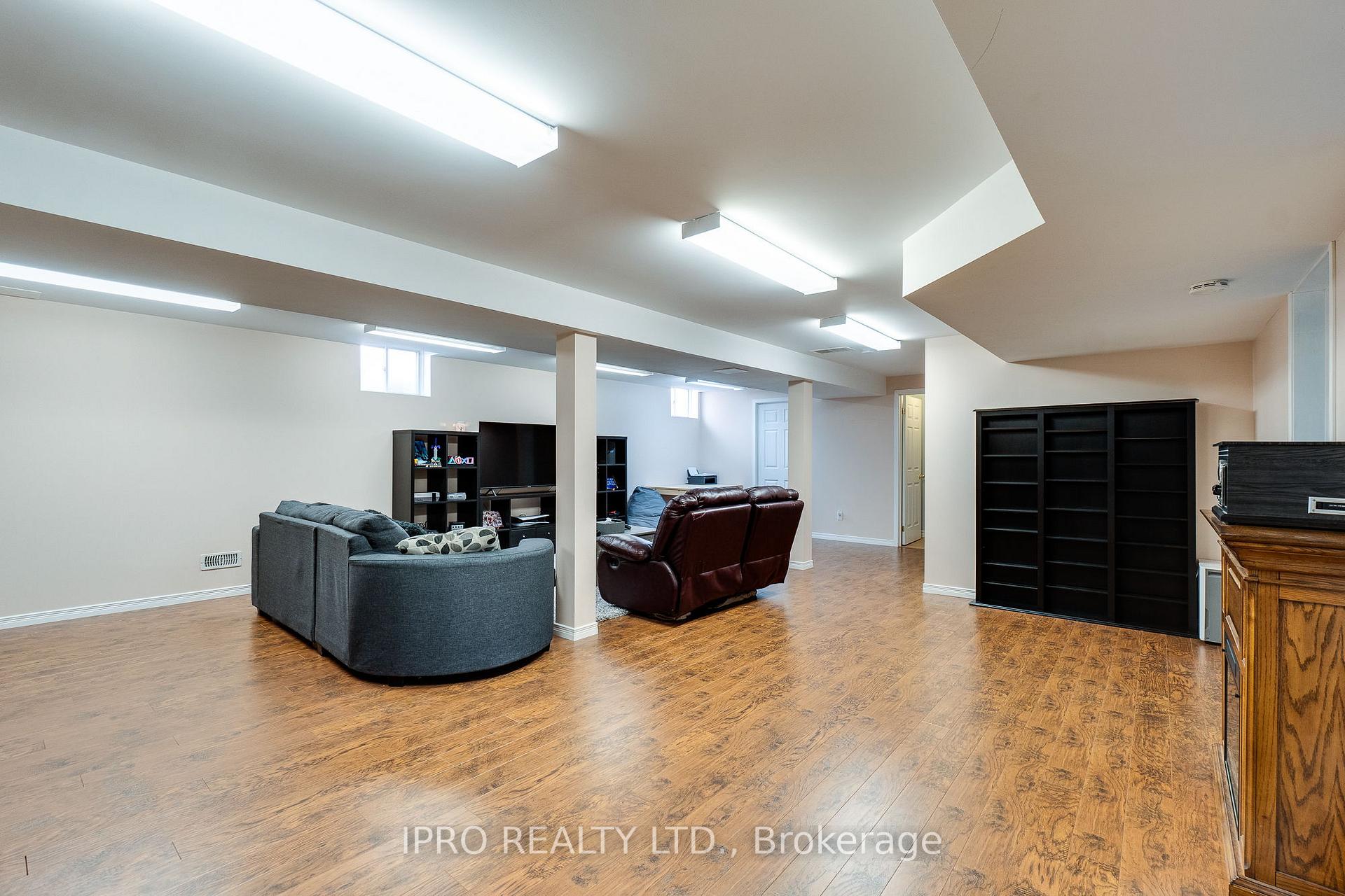 Photo 18 of 26 Ferris Drive S, Wellesley — HOMEH