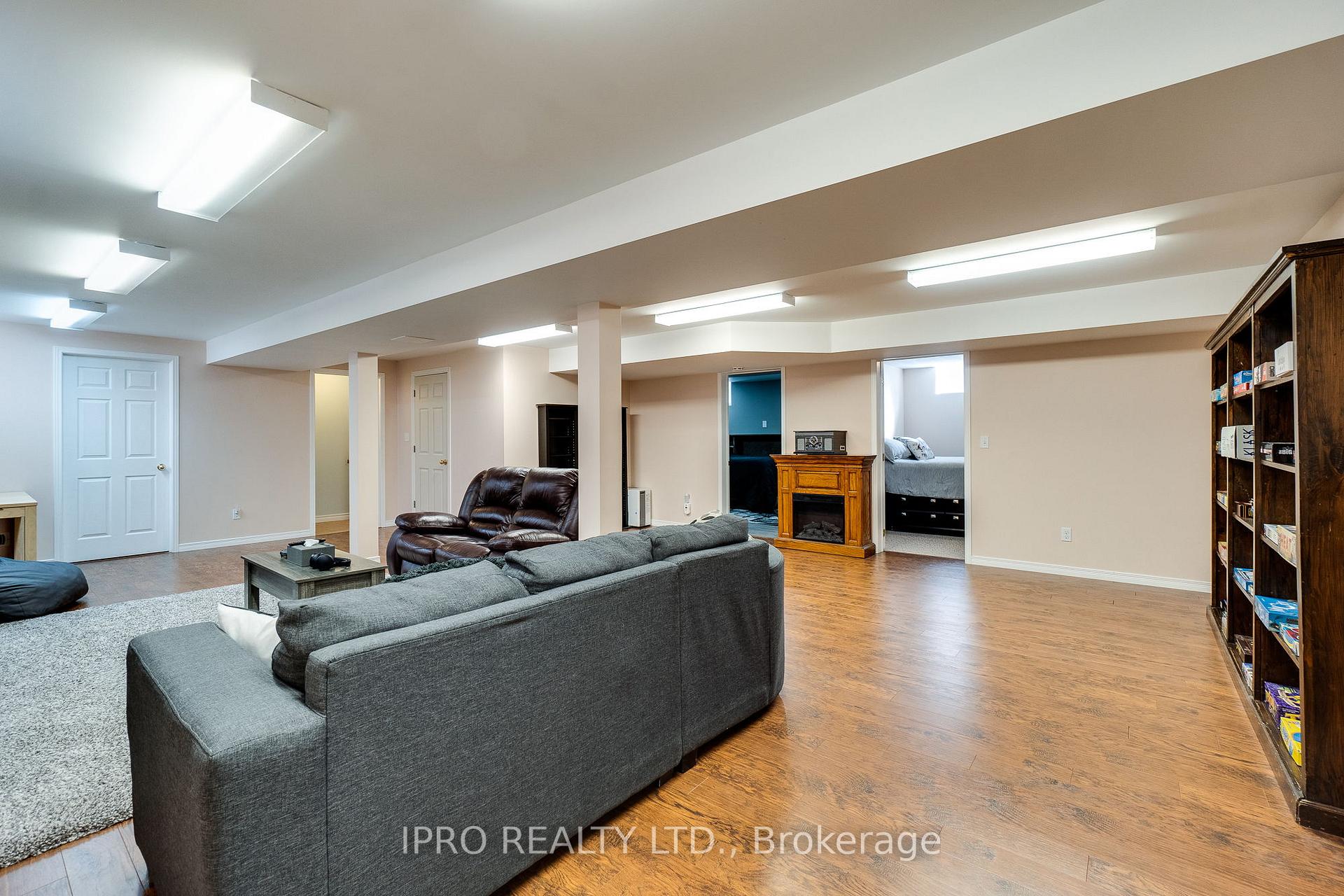 Photo 19 of 26 Ferris Drive S, Wellesley — HOMEH