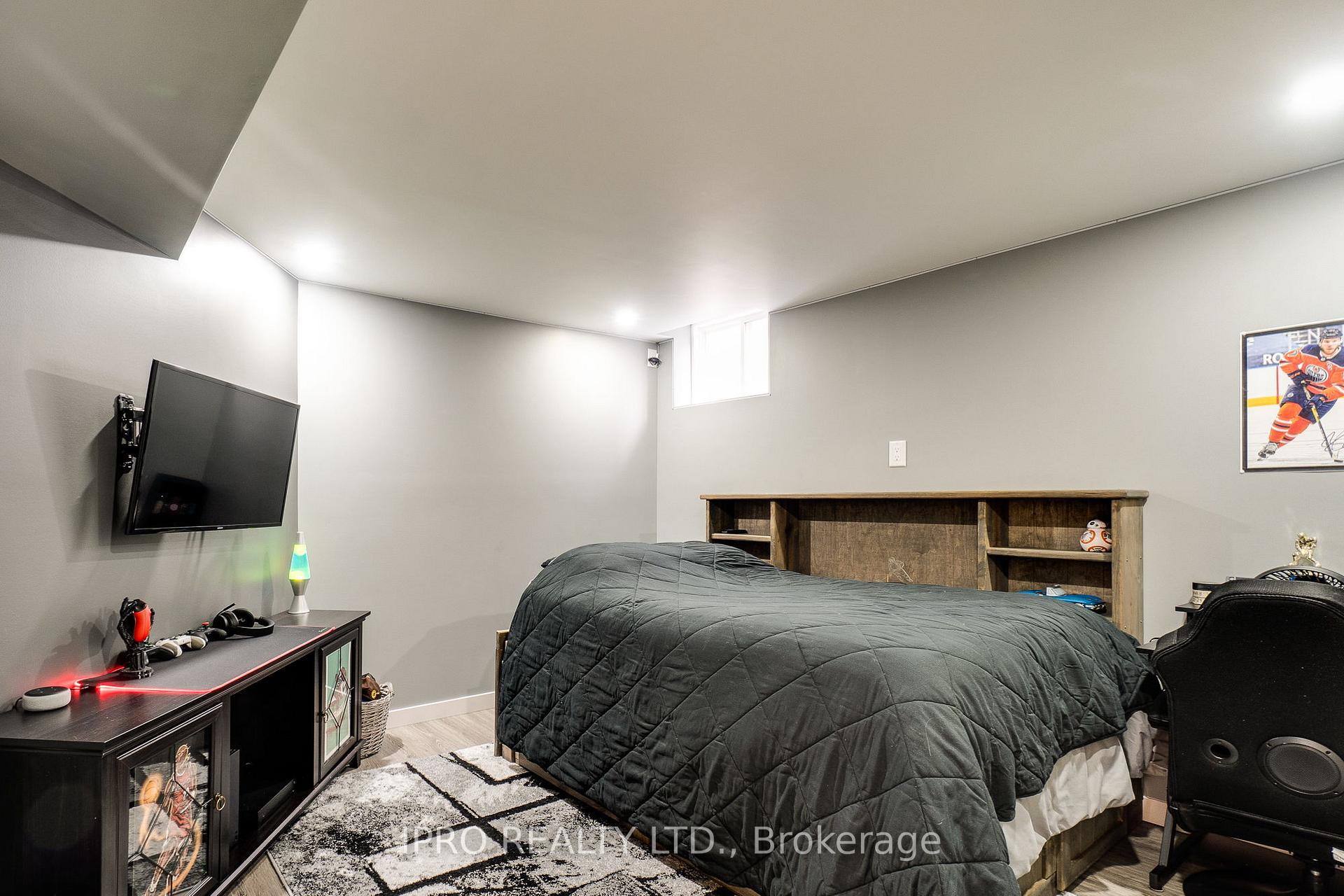 Photo 20 of 26 Ferris Drive S, Wellesley — HOMEH