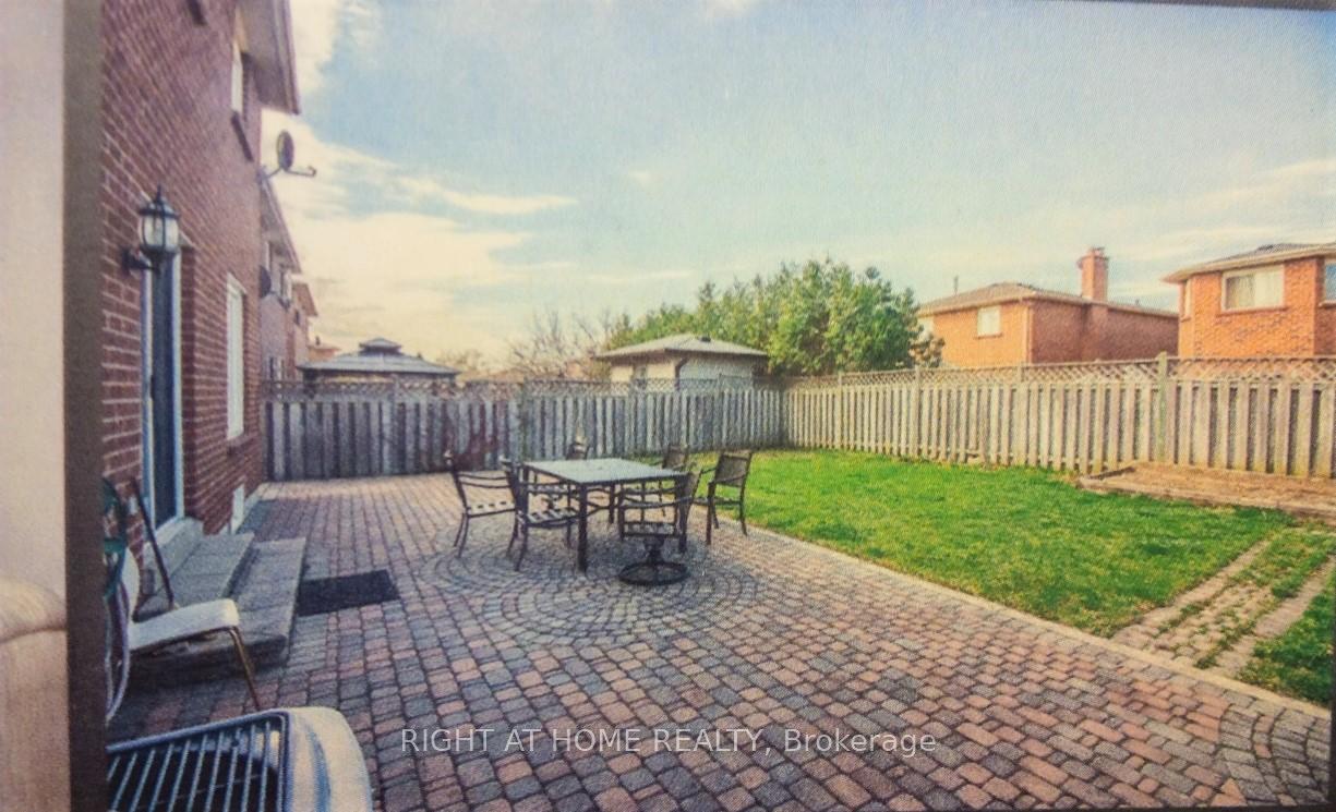 Photo 7 of 239 Ridgefield Crescent, Vaughan, Maple — HOMEH