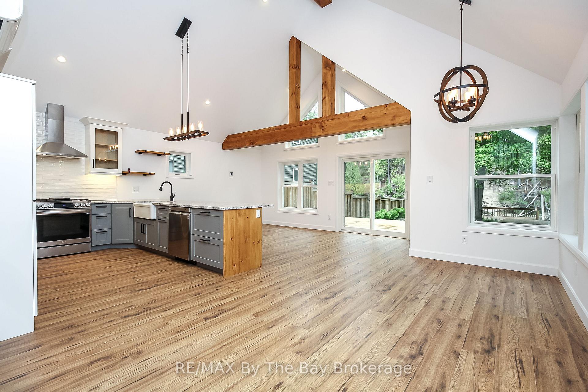 Photo 8 of 181 Knox Road E, Wasaga Beach — HOMEH