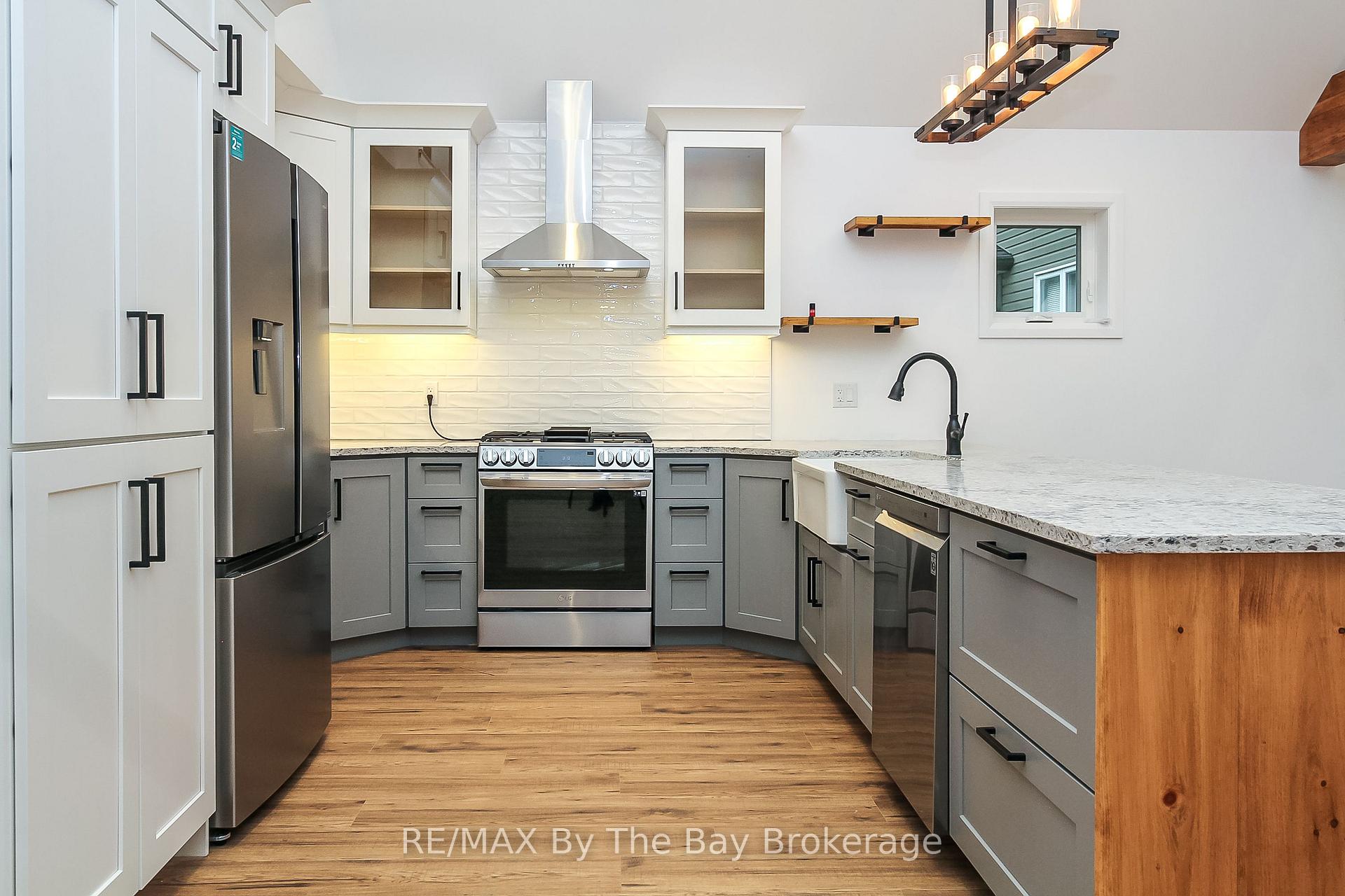 Photo 16 of 181 Knox Road E, Wasaga Beach — HOMEH