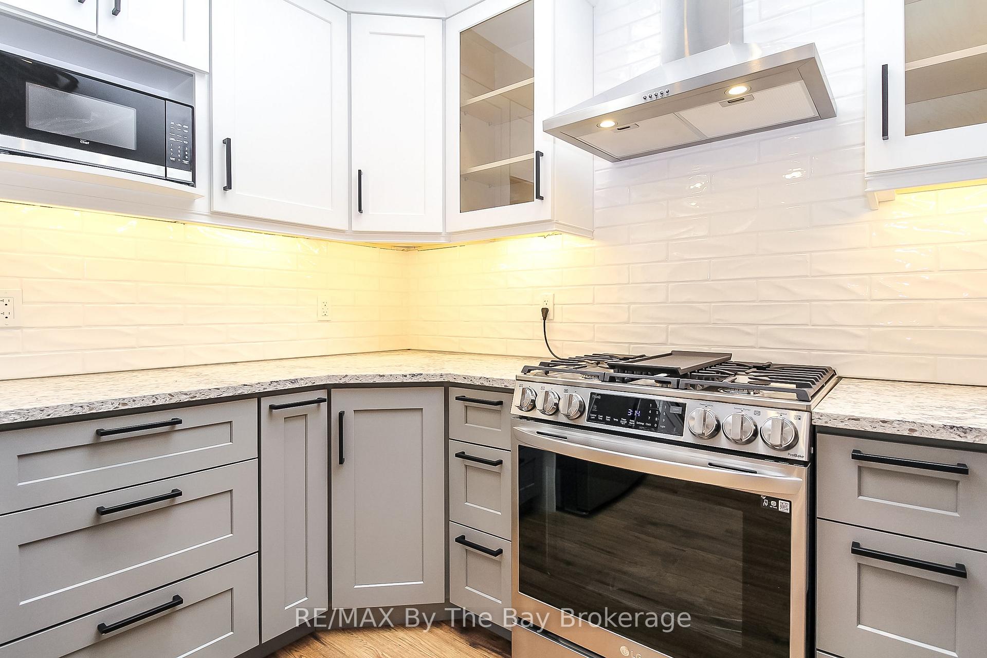 Photo 17 of 181 Knox Road E, Wasaga Beach — HOMEH