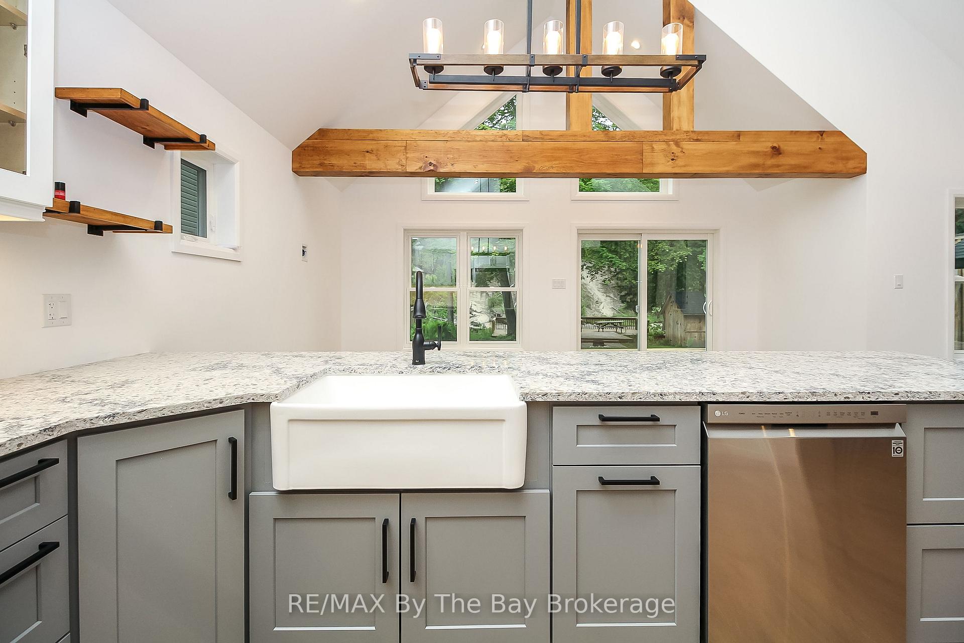 Photo 18 of 181 Knox Road E, Wasaga Beach — HOMEH