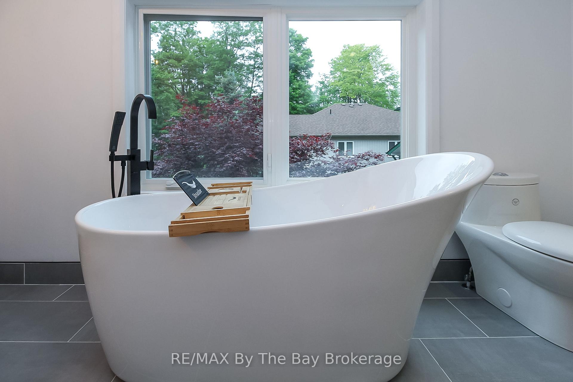 Photo 37 of 181 Knox Road E, Wasaga Beach — HOMEH