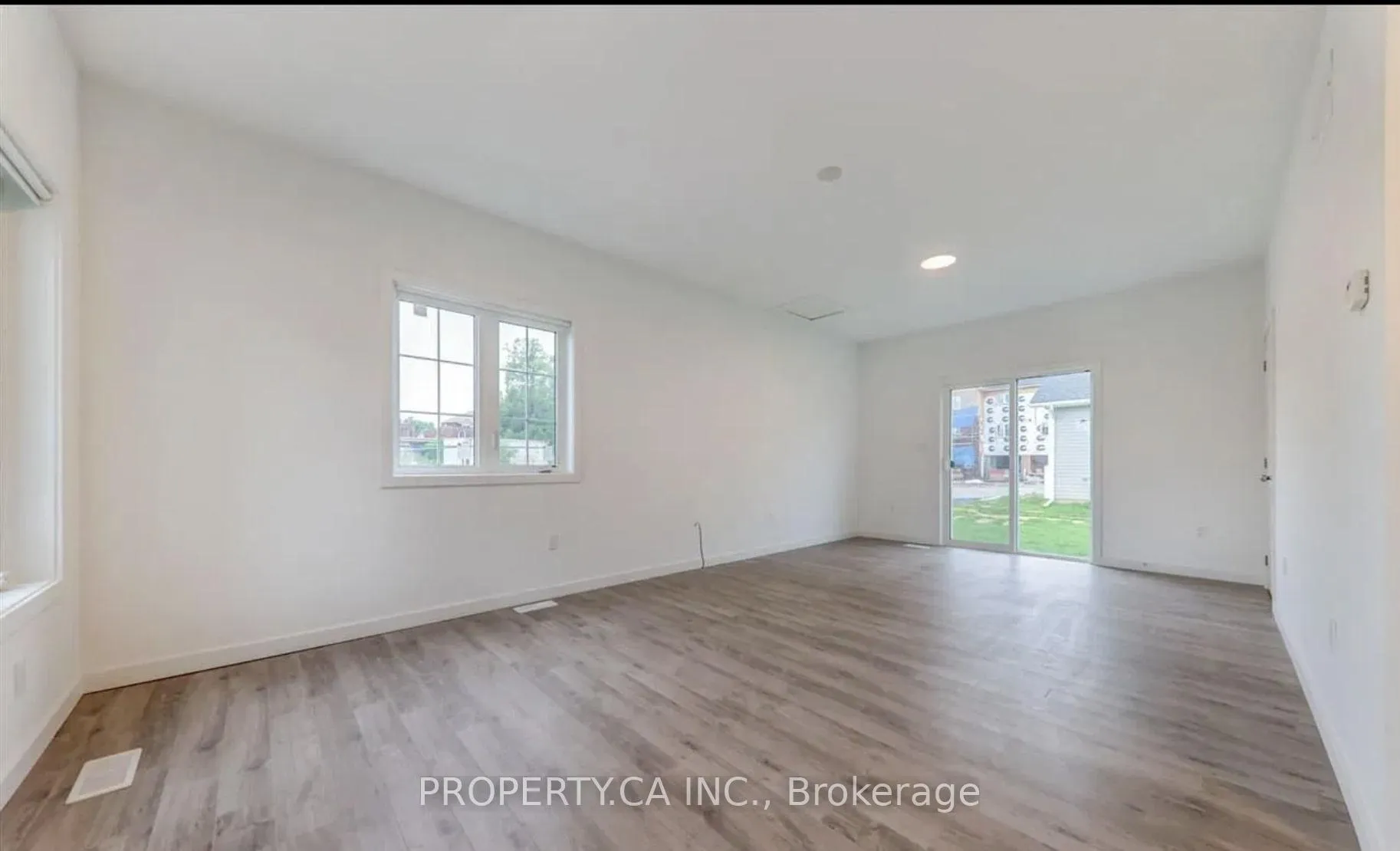 Photo 3 of Unit Upper, 3 Waterleaf Trail, Welland, Broadway — HOMEH