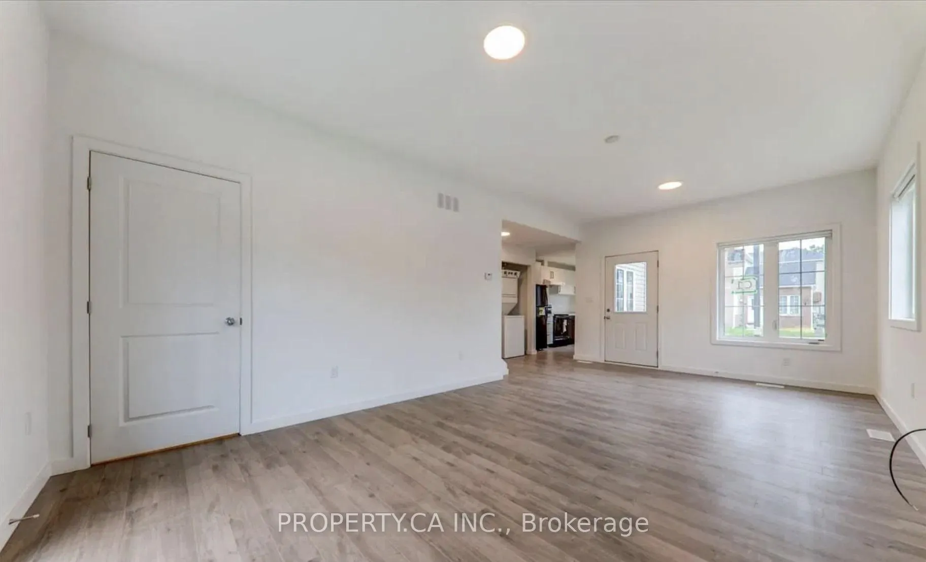 Photo 5 of Unit Upper, 3 Waterleaf Trail, Welland, Broadway — HOMEH