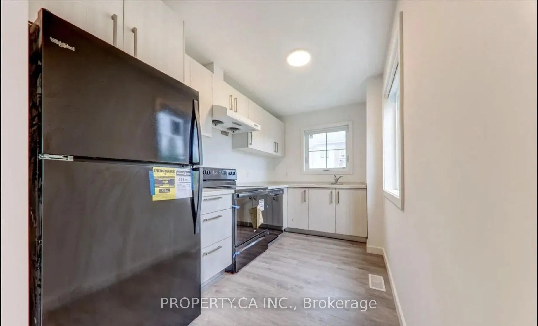 Photo 6 of Unit Upper, 3 Waterleaf Trail, Welland, Broadway — HOMEH