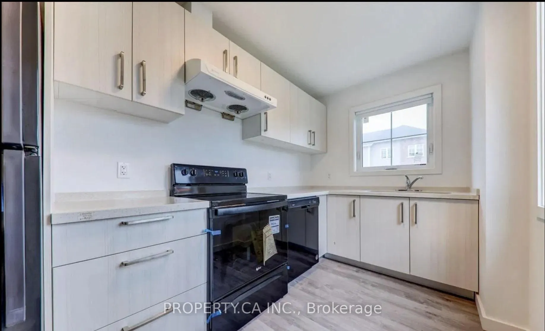 Photo 7 of Unit Upper, 3 Waterleaf Trail, Welland, Broadway — HOMEH