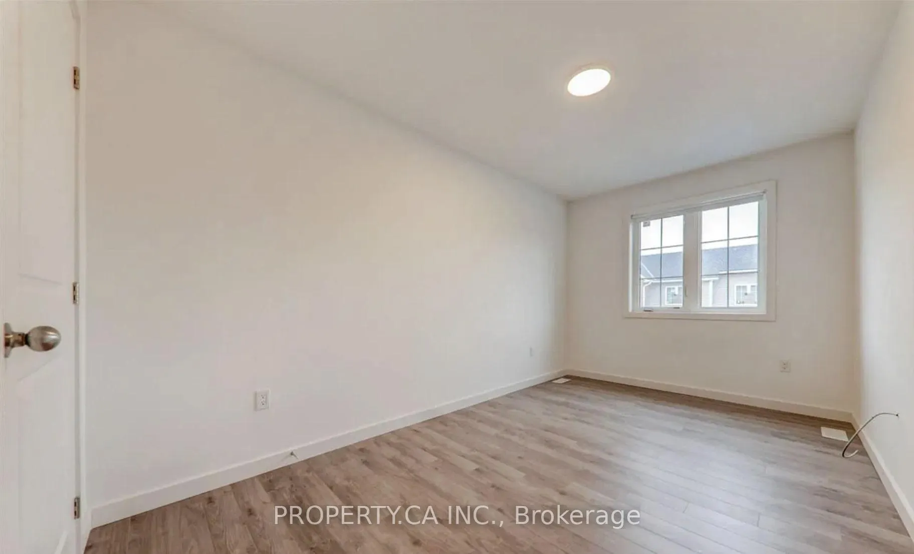 Photo 17 of Unit Upper, 3 Waterleaf Trail, Welland, Broadway — HOMEH