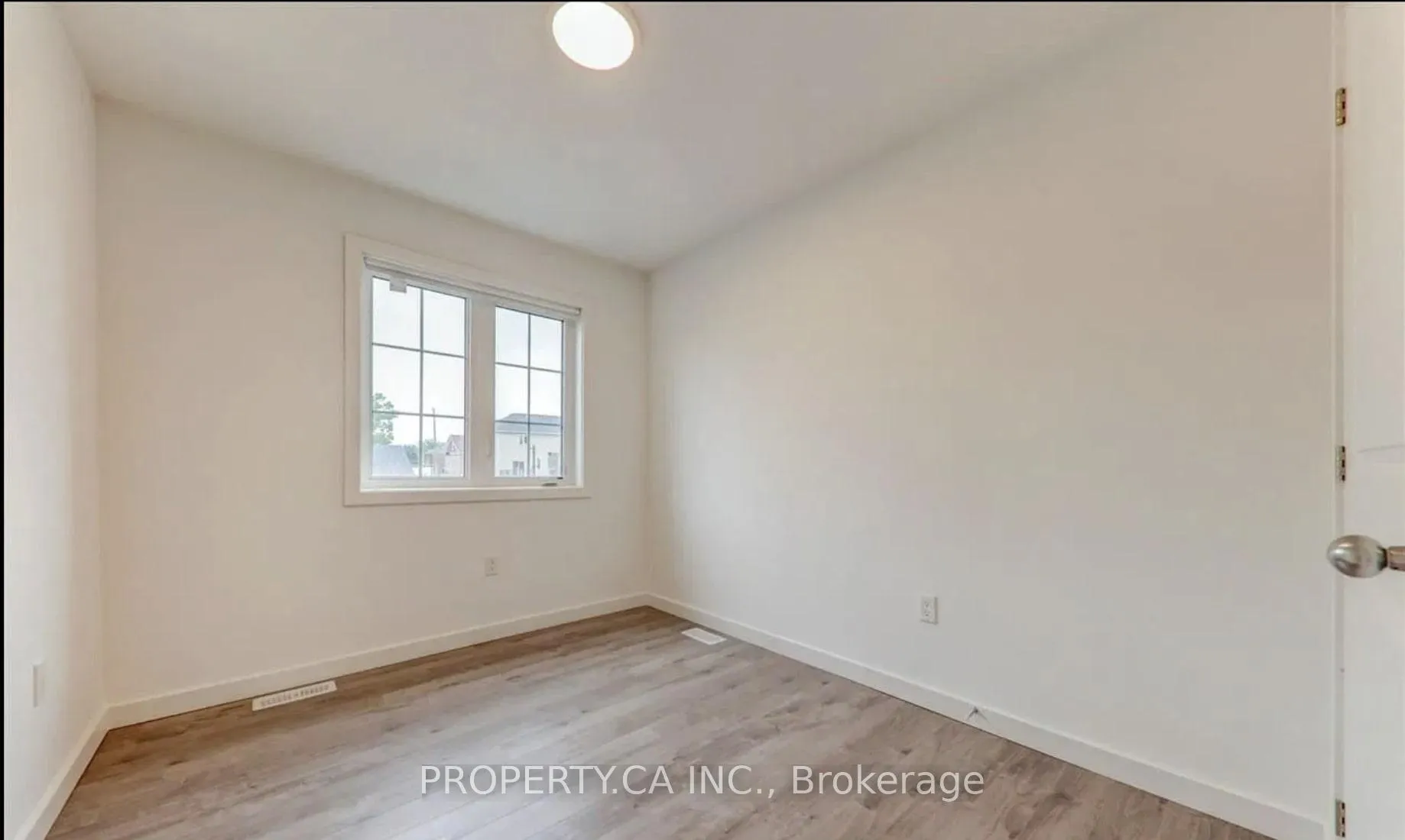 Photo 19 of Unit Upper, 3 Waterleaf Trail, Welland, Broadway — HOMEH