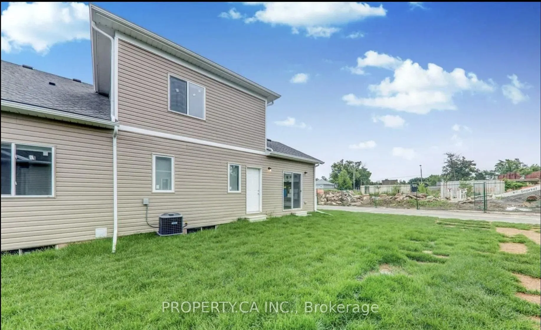 Photo 22 of Unit Upper, 3 Waterleaf Trail, Welland, Broadway — HOMEH
