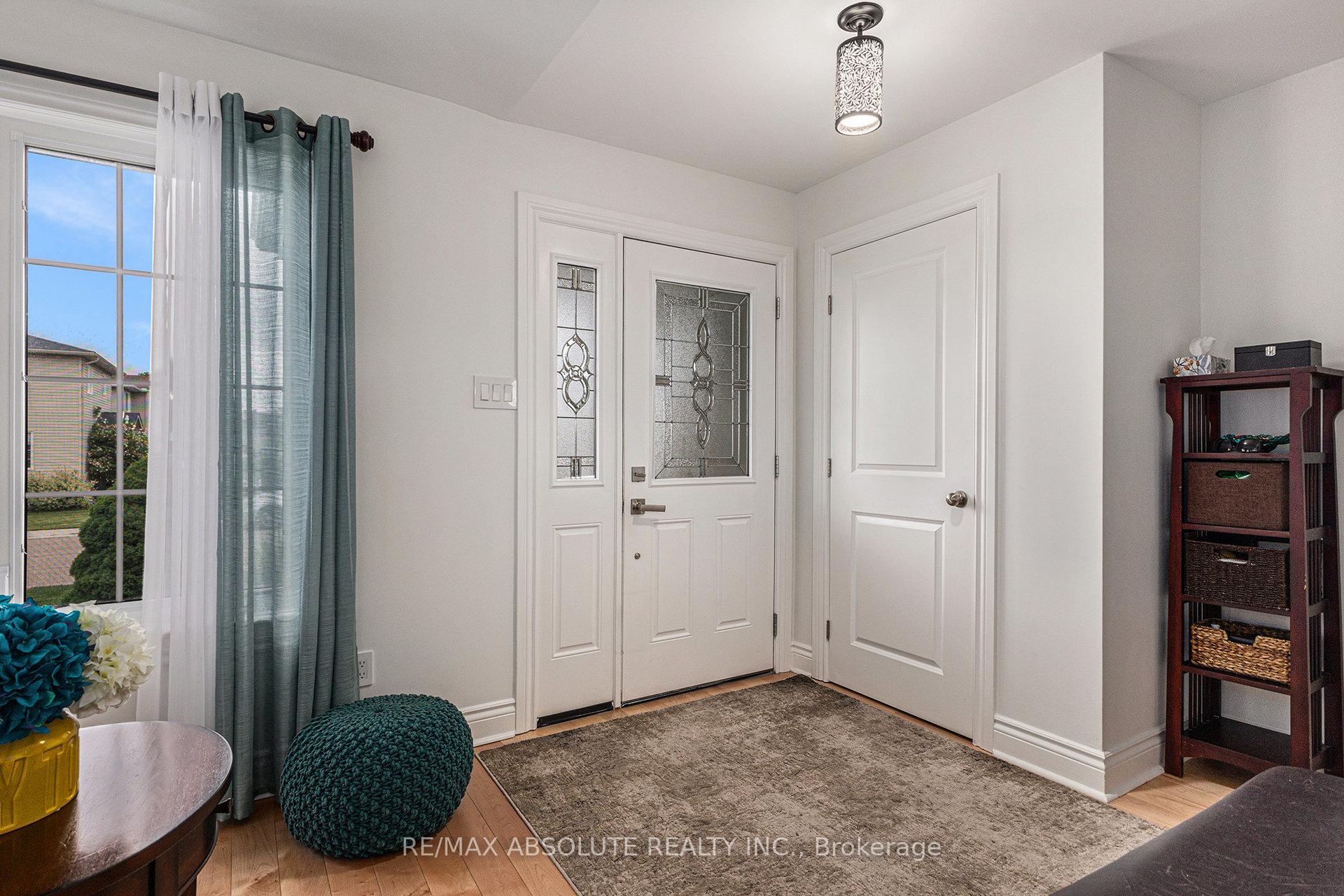 Photo 4 of 128 Mclachlin Street S, Arnprior — HOMEH
