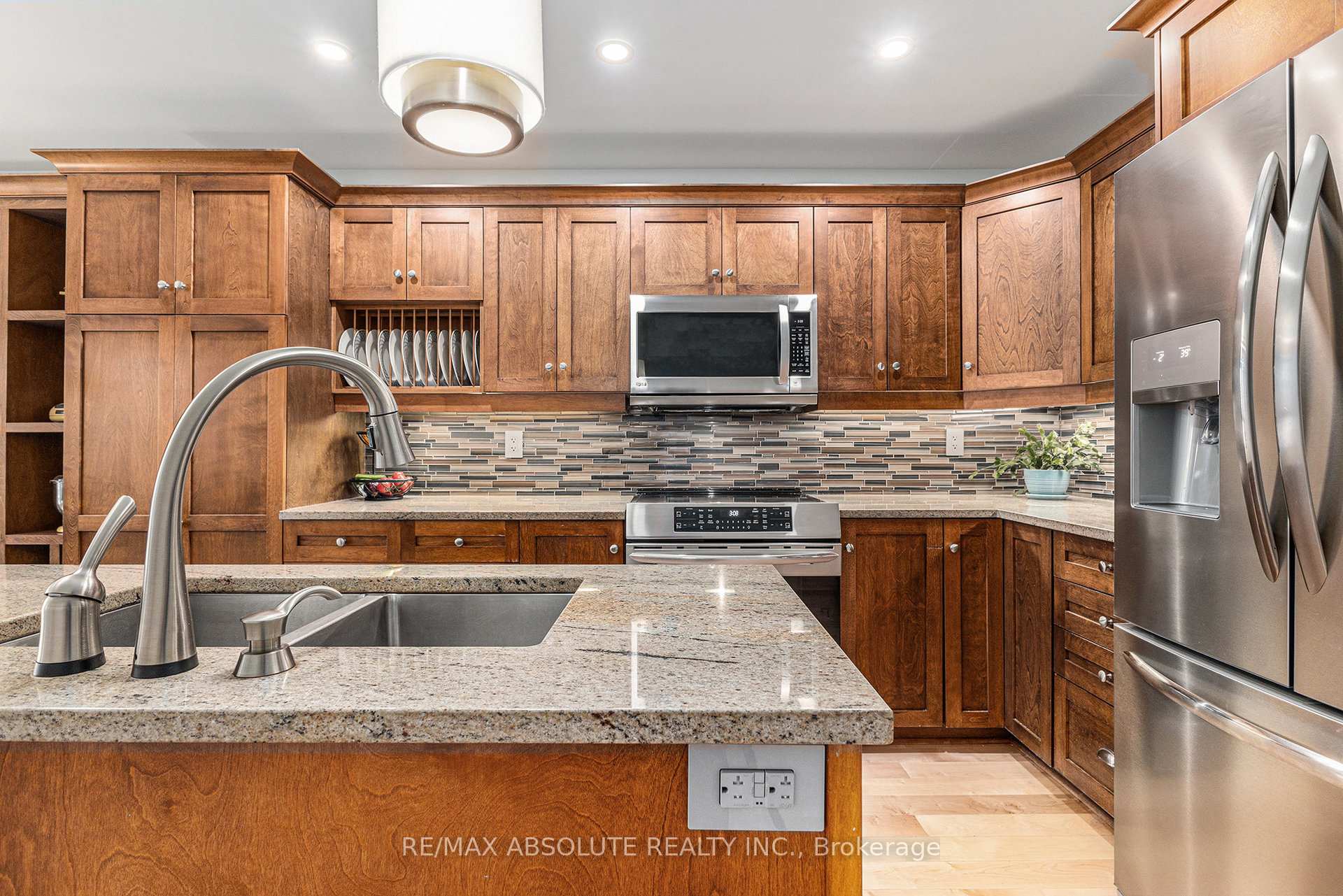 Photo 10 of 128 Mclachlin Street S, Arnprior — HOMEH