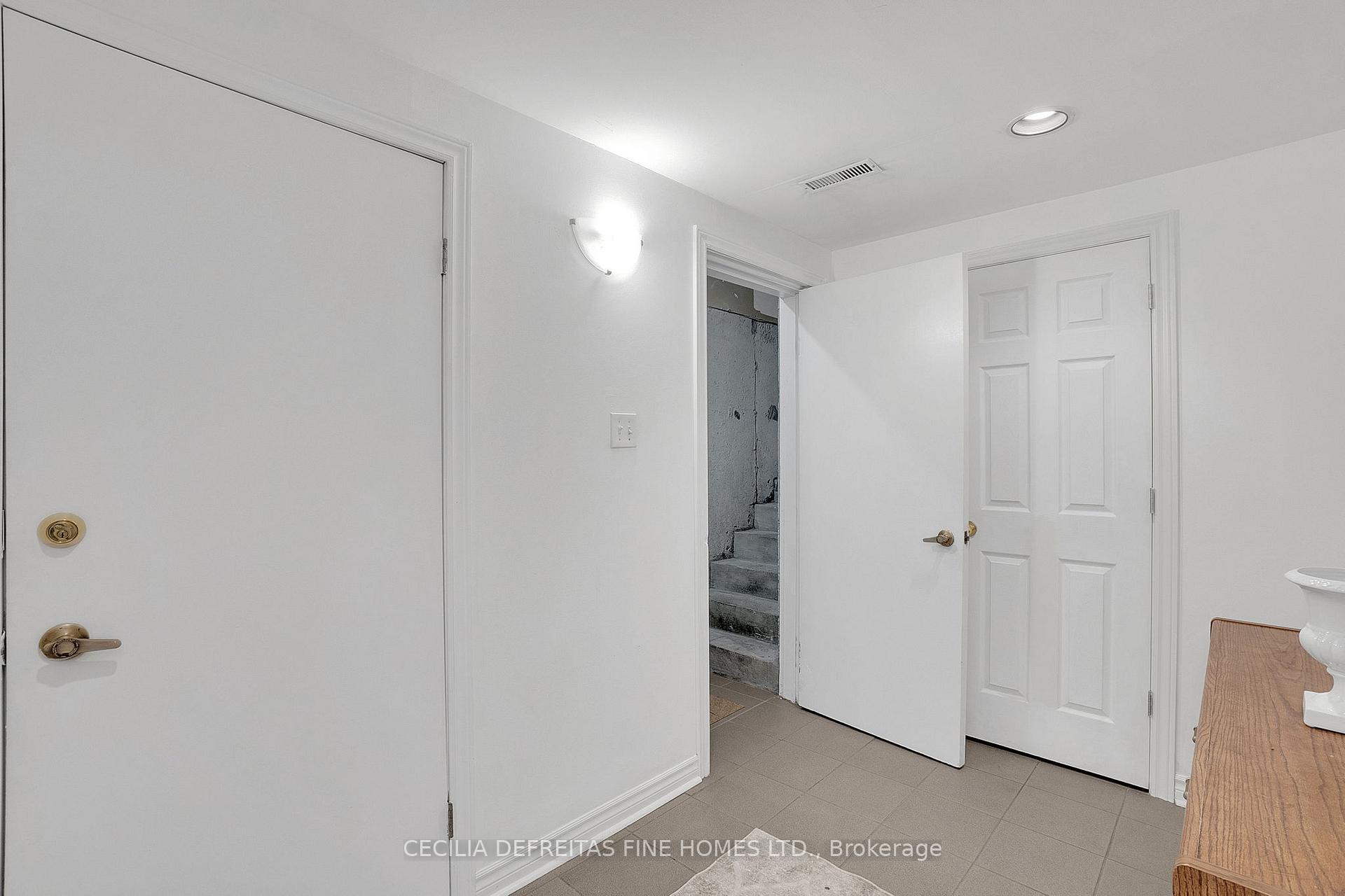 Photo 3 of Unit Bsmt, 249 Dante Court, Vaughan, East Woodbridge — HOMEH