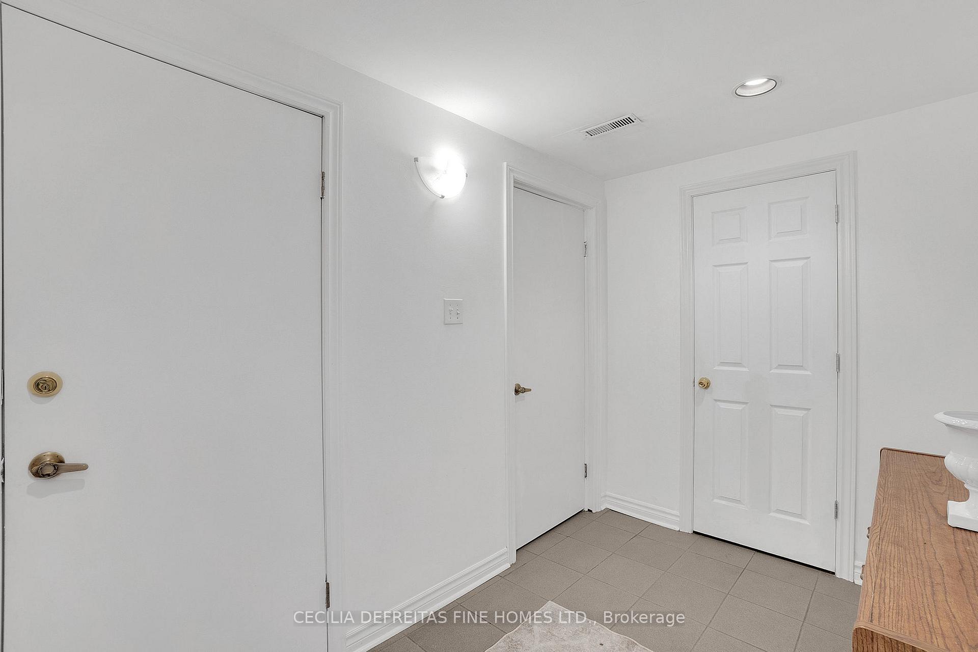 Photo 4 of Unit Bsmt, 249 Dante Court, Vaughan, East Woodbridge — HOMEH