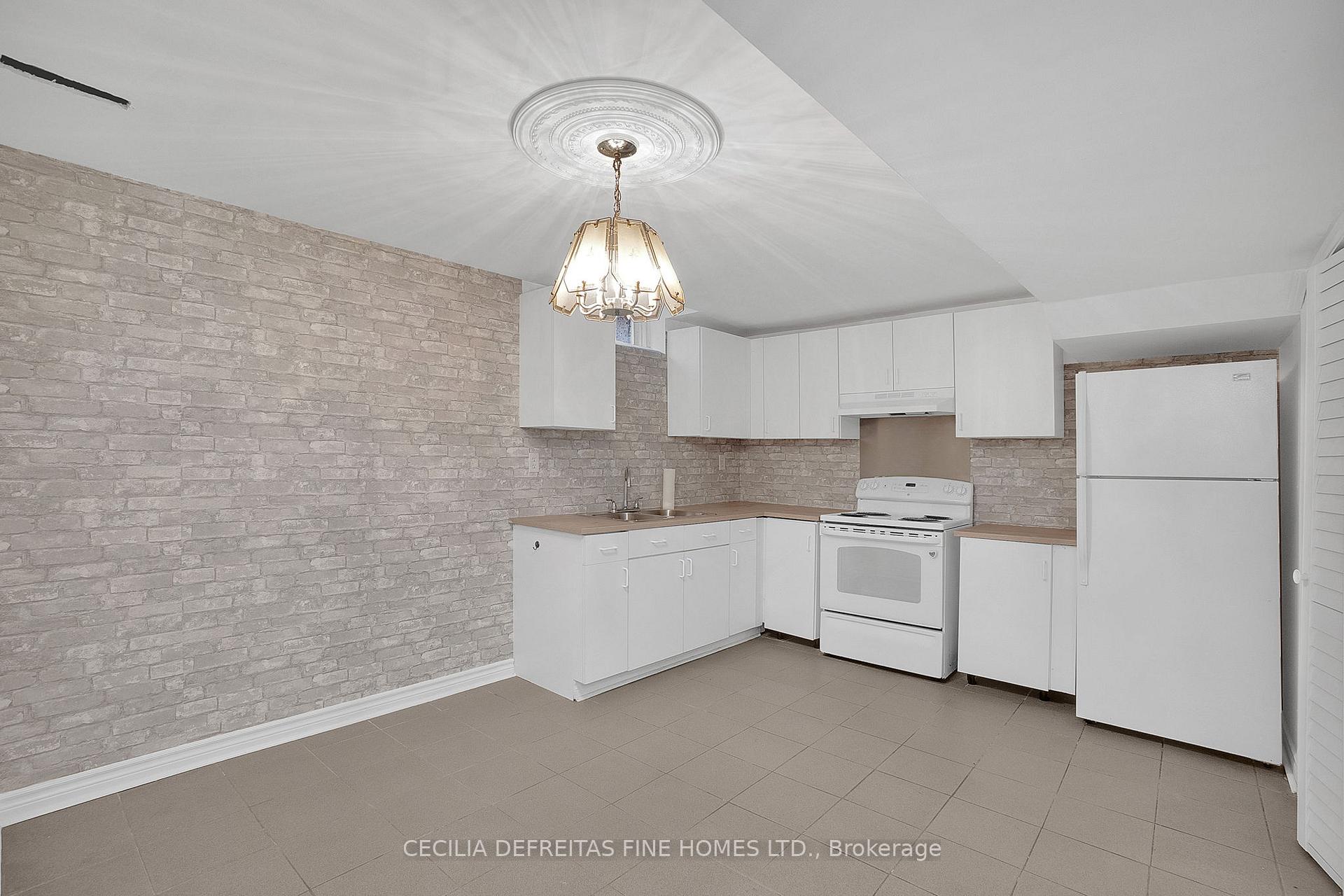 Photo 7 of Unit Bsmt, 249 Dante Court, Vaughan, East Woodbridge — HOMEH