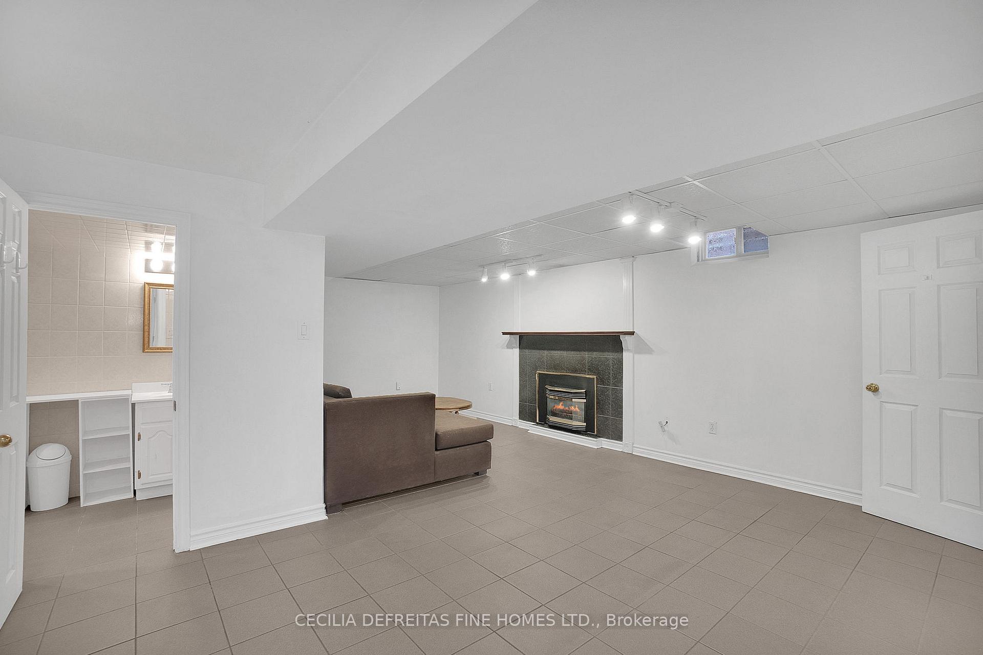 Photo 12 of Unit Bsmt, 249 Dante Court, Vaughan, East Woodbridge — HOMEH