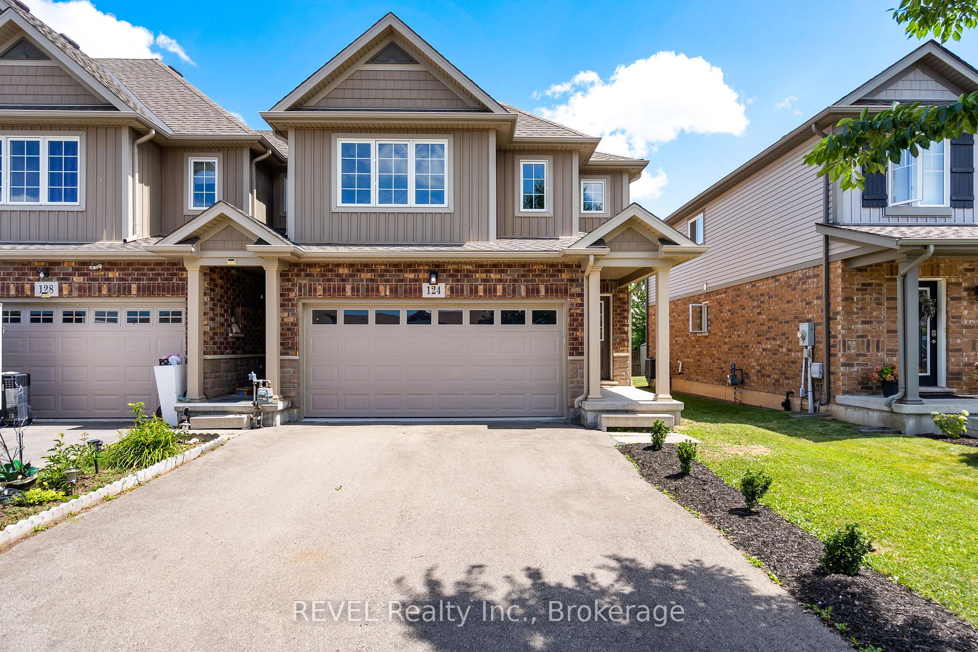 Front of 124 Roselawn Crescent