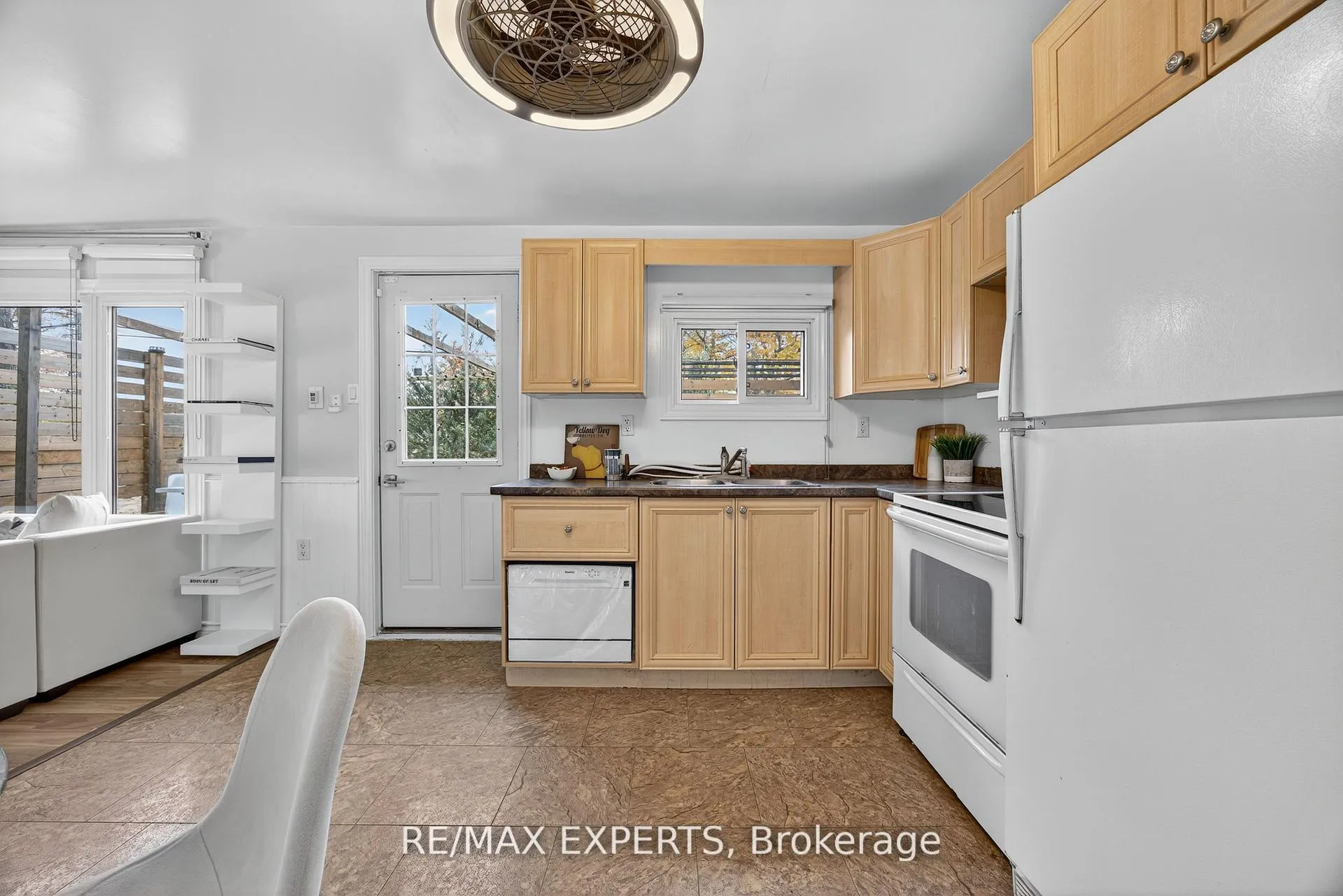 Photo 7 of 48 Sunnidale Road S, Wasaga Beach — HOMEH