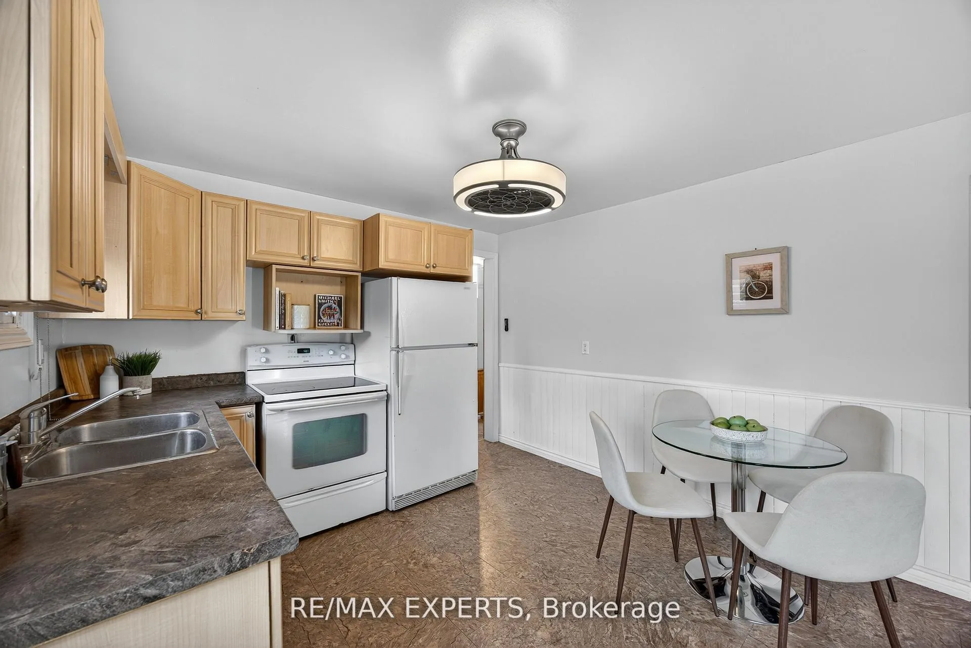 Photo 9 of 48 Sunnidale Road S, Wasaga Beach — HOMEH
