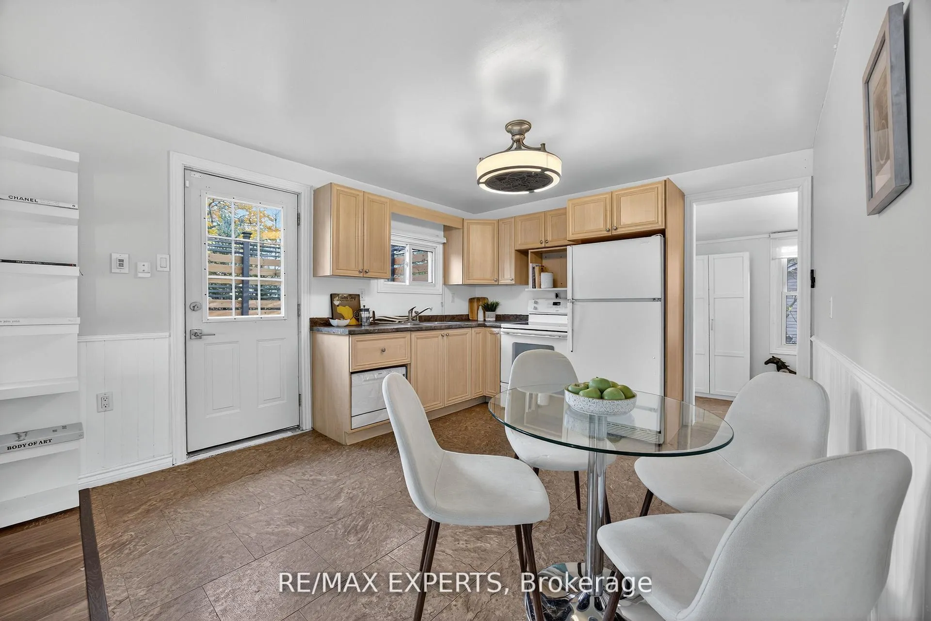 Photo 10 of 48 Sunnidale Road S, Wasaga Beach — HOMEH