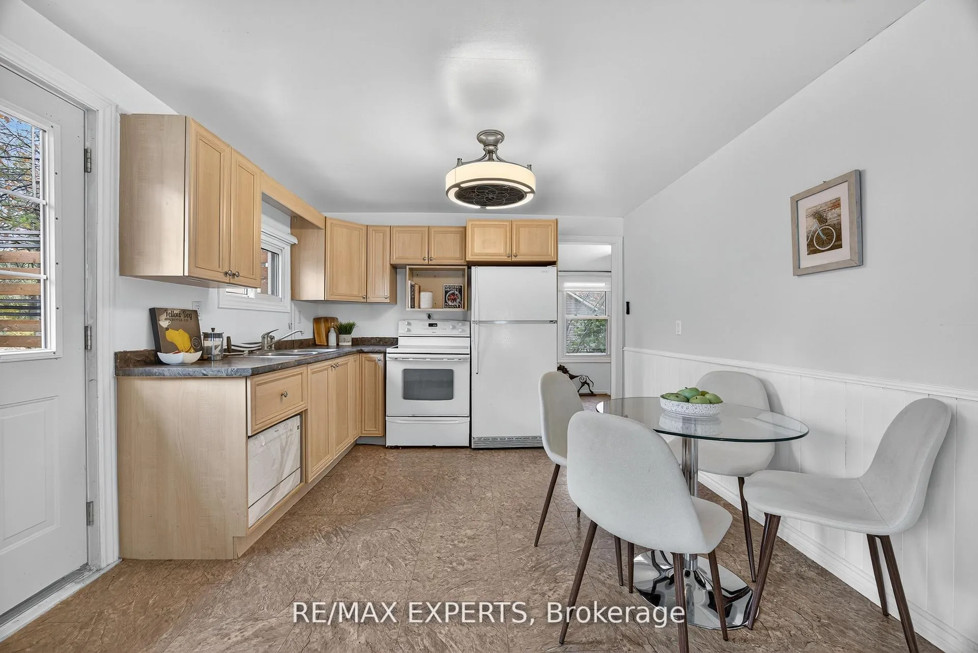 Photo 11 of 48 Sunnidale Road S, Wasaga Beach — HOMEH