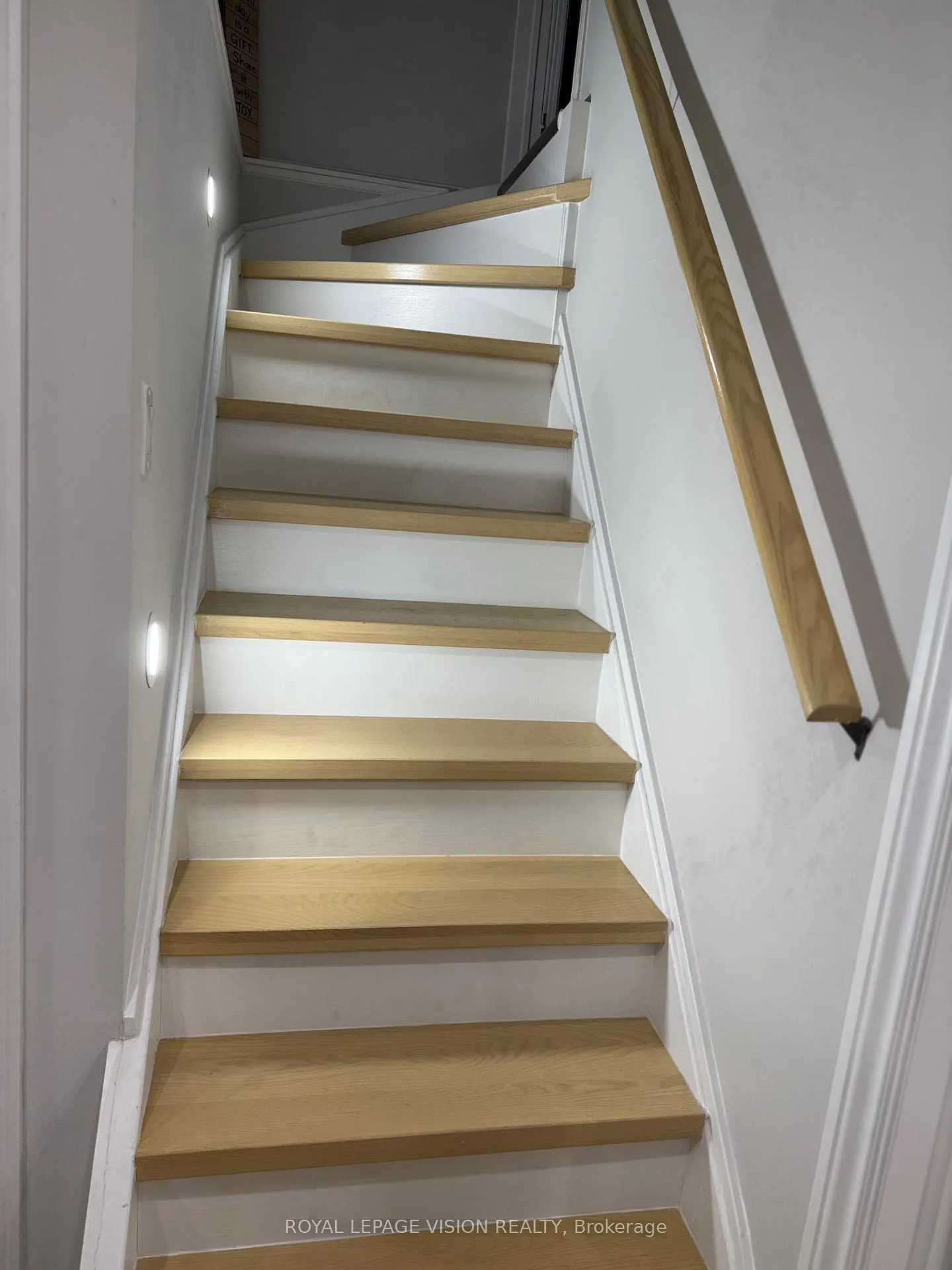 Photo 2 of Unit Basement, 108 Pentland Crescent, Vaughan, Maple — HOMEH