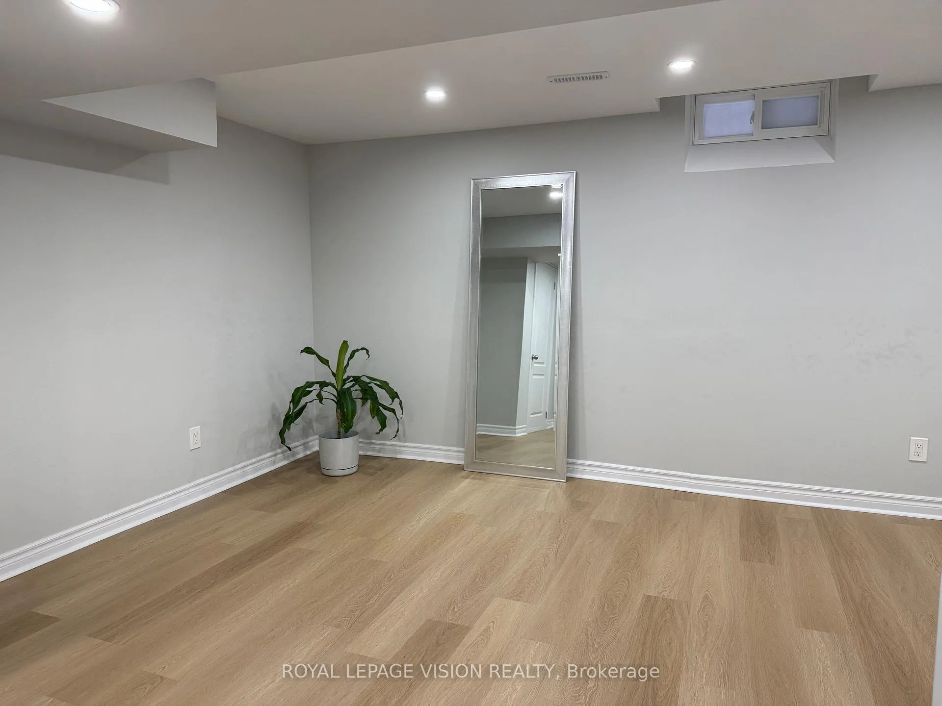 Photo 3 of Unit Basement, 108 Pentland Crescent, Vaughan, Maple — HOMEH