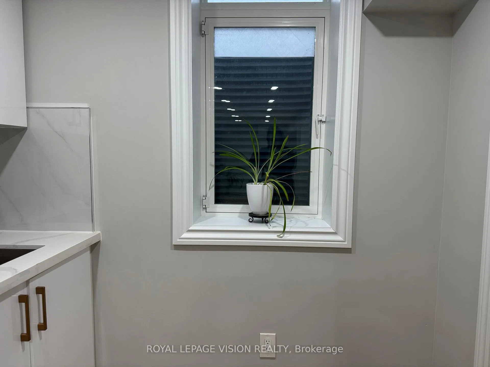 Photo 5 of Unit Basement, 108 Pentland Crescent, Vaughan, Maple — HOMEH