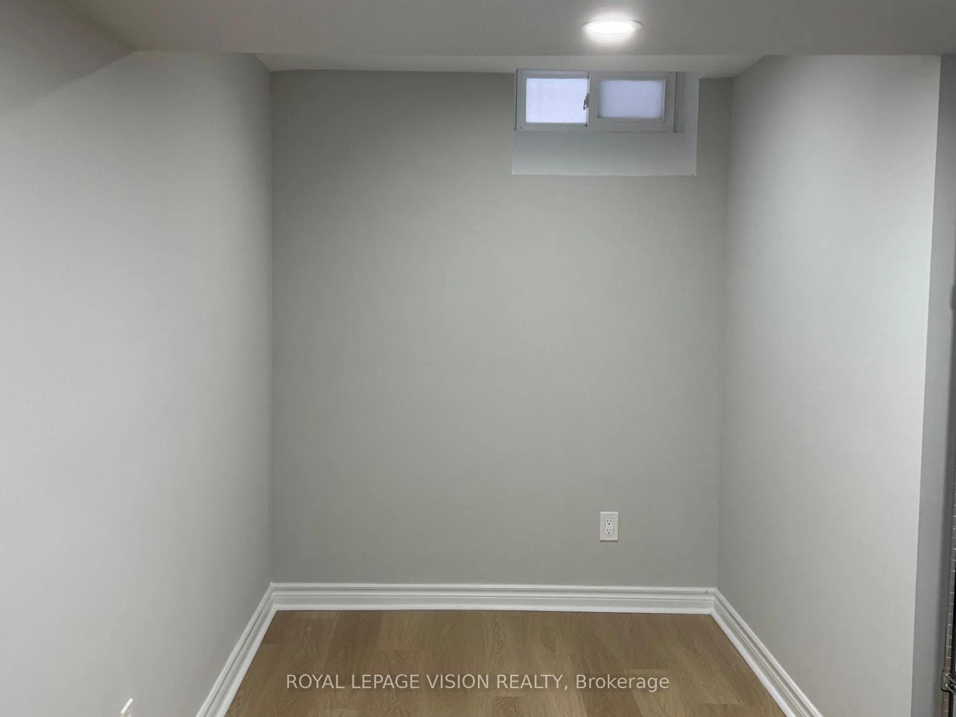 Photo 8 of Unit Basement, 108 Pentland Crescent, Vaughan, Maple — HOMEH
