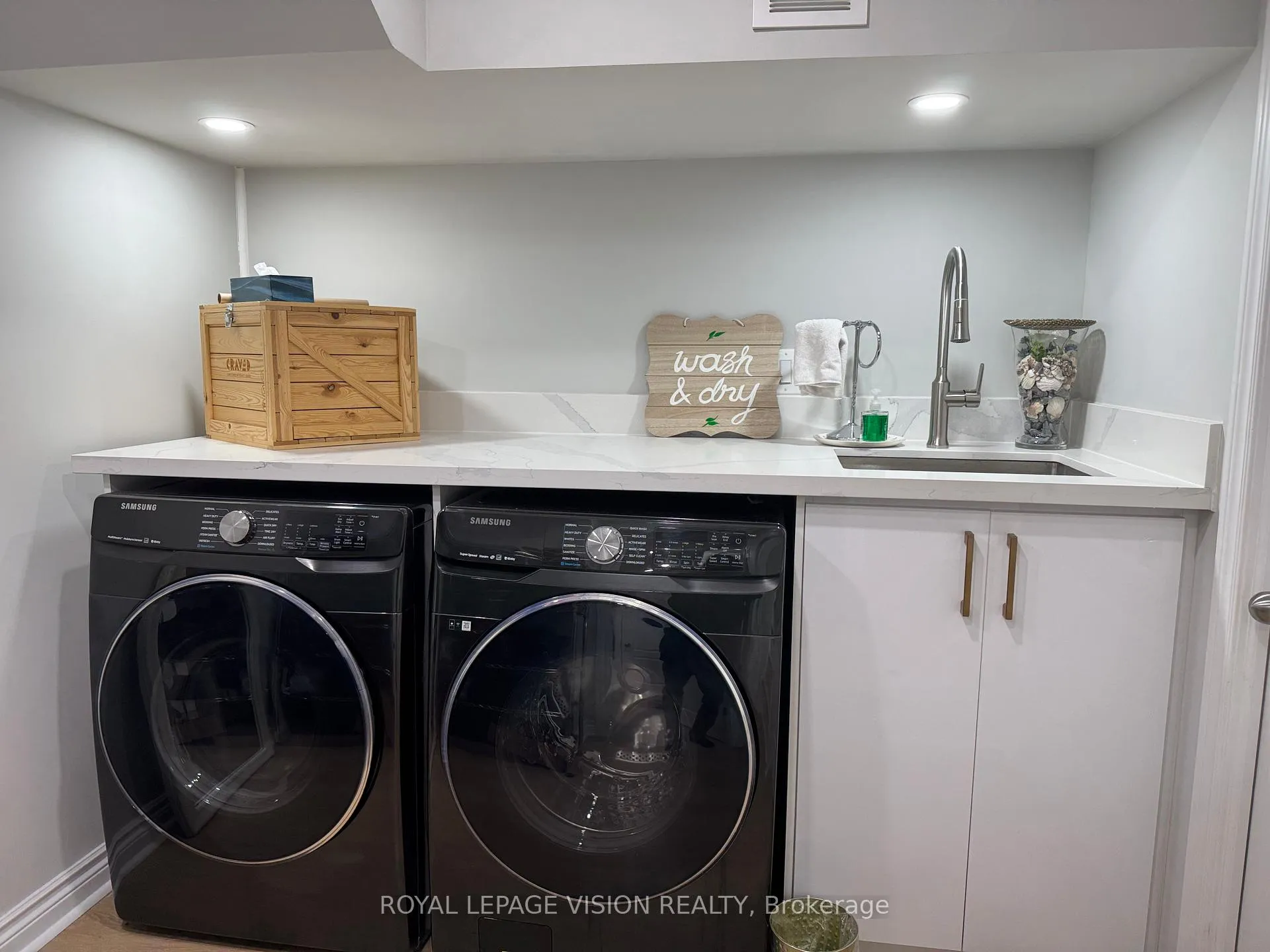 Photo 11 of Unit Basement, 108 Pentland Crescent, Vaughan, Maple — HOMEH