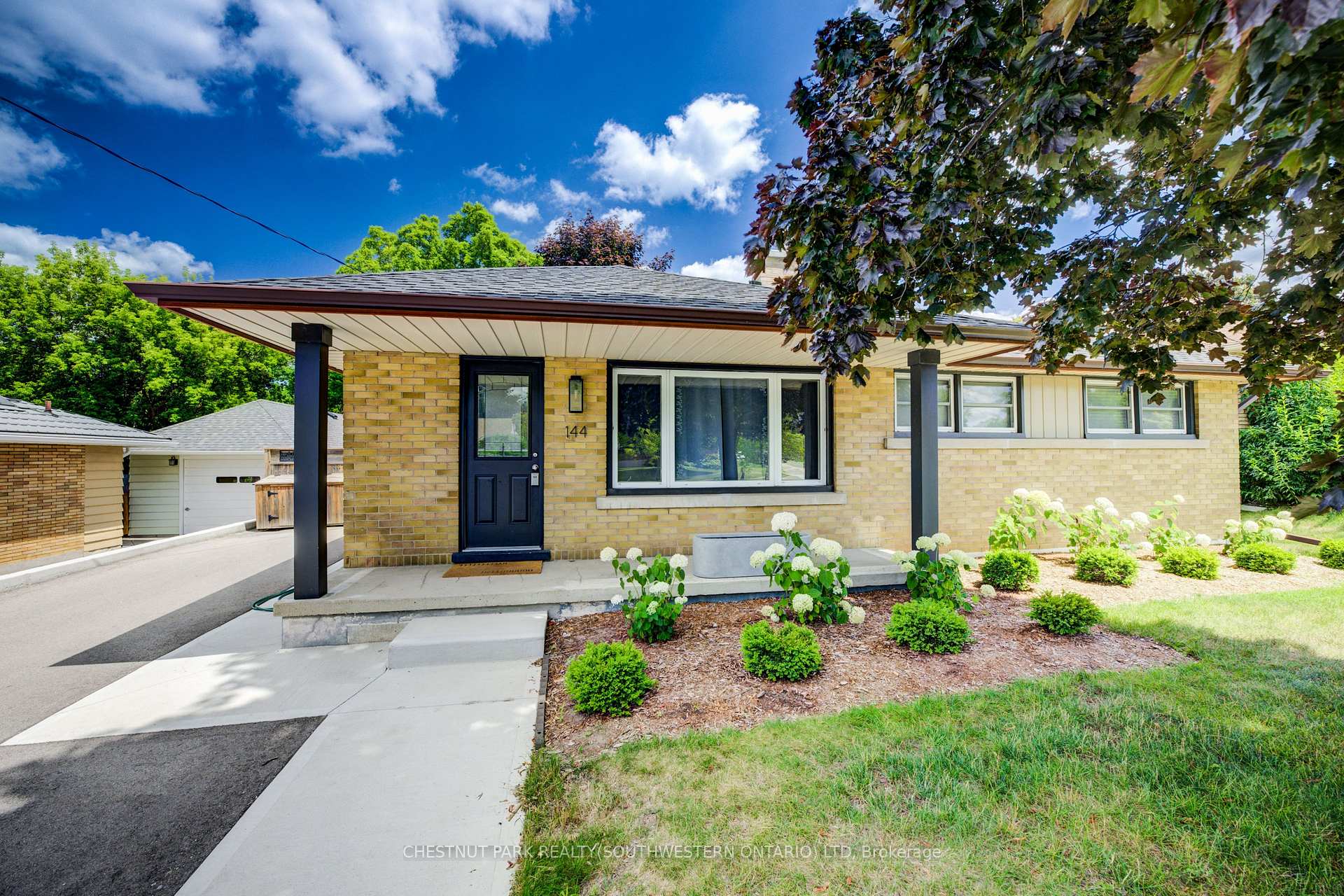 Photo 3 of 144 Ellis Crescent S, Waterloo — HOMEH