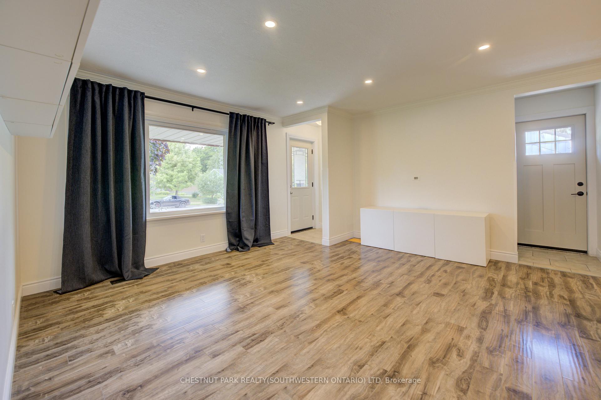 Photo 5 of 144 Ellis Crescent S, Waterloo — HOMEH