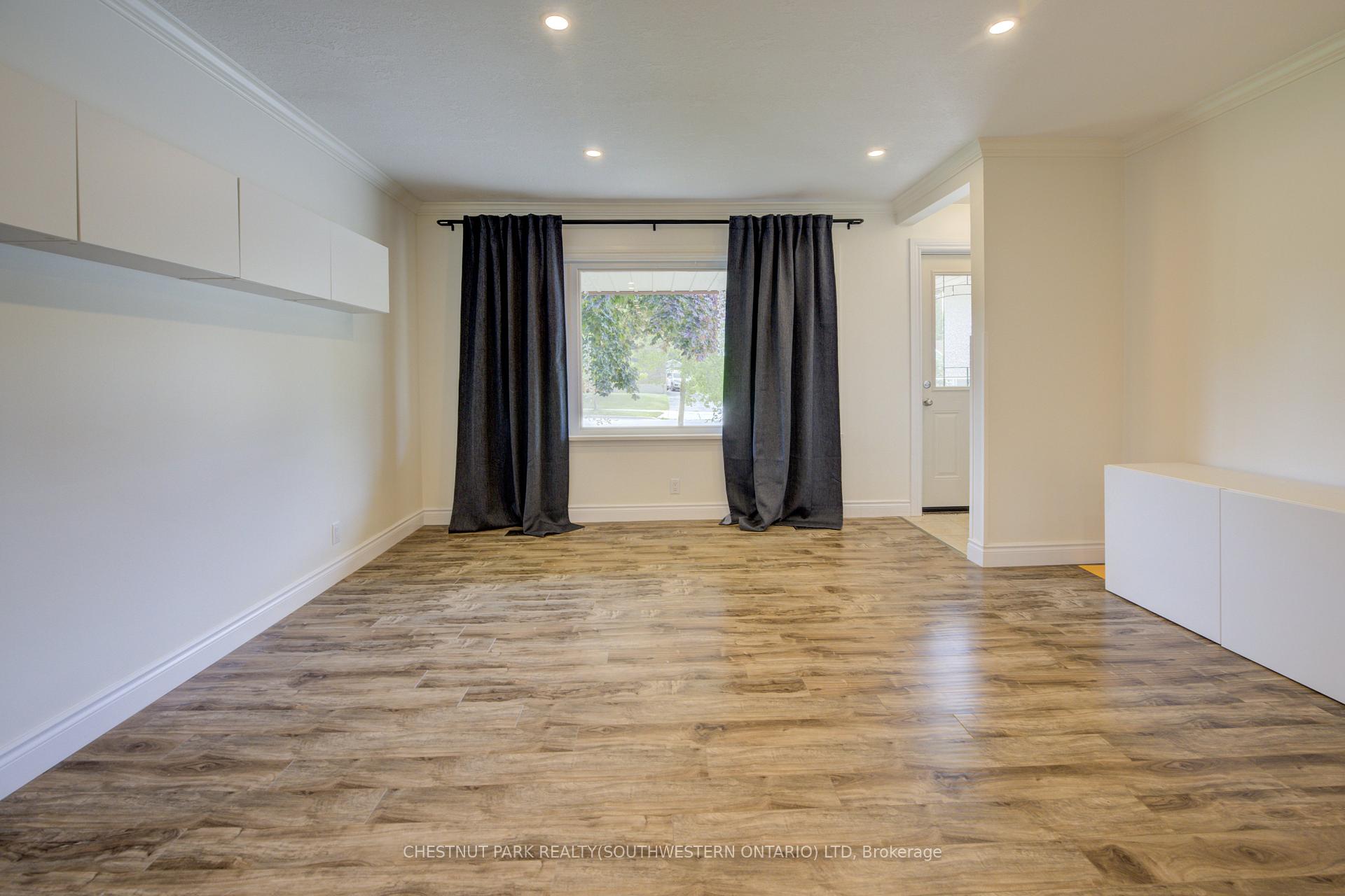 Photo 6 of 144 Ellis Crescent S, Waterloo — HOMEH