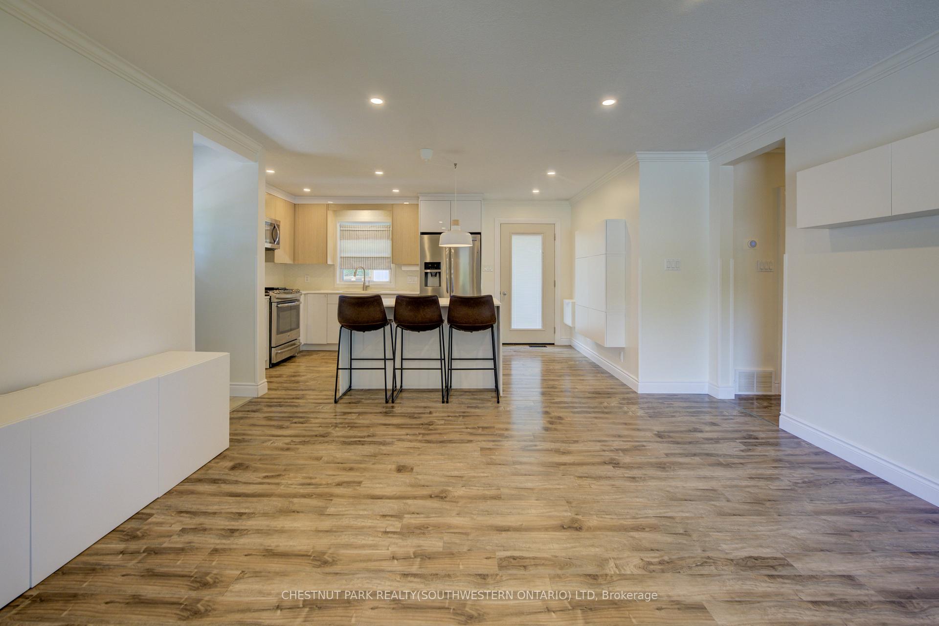 Photo 8 of 144 Ellis Crescent S, Waterloo — HOMEH