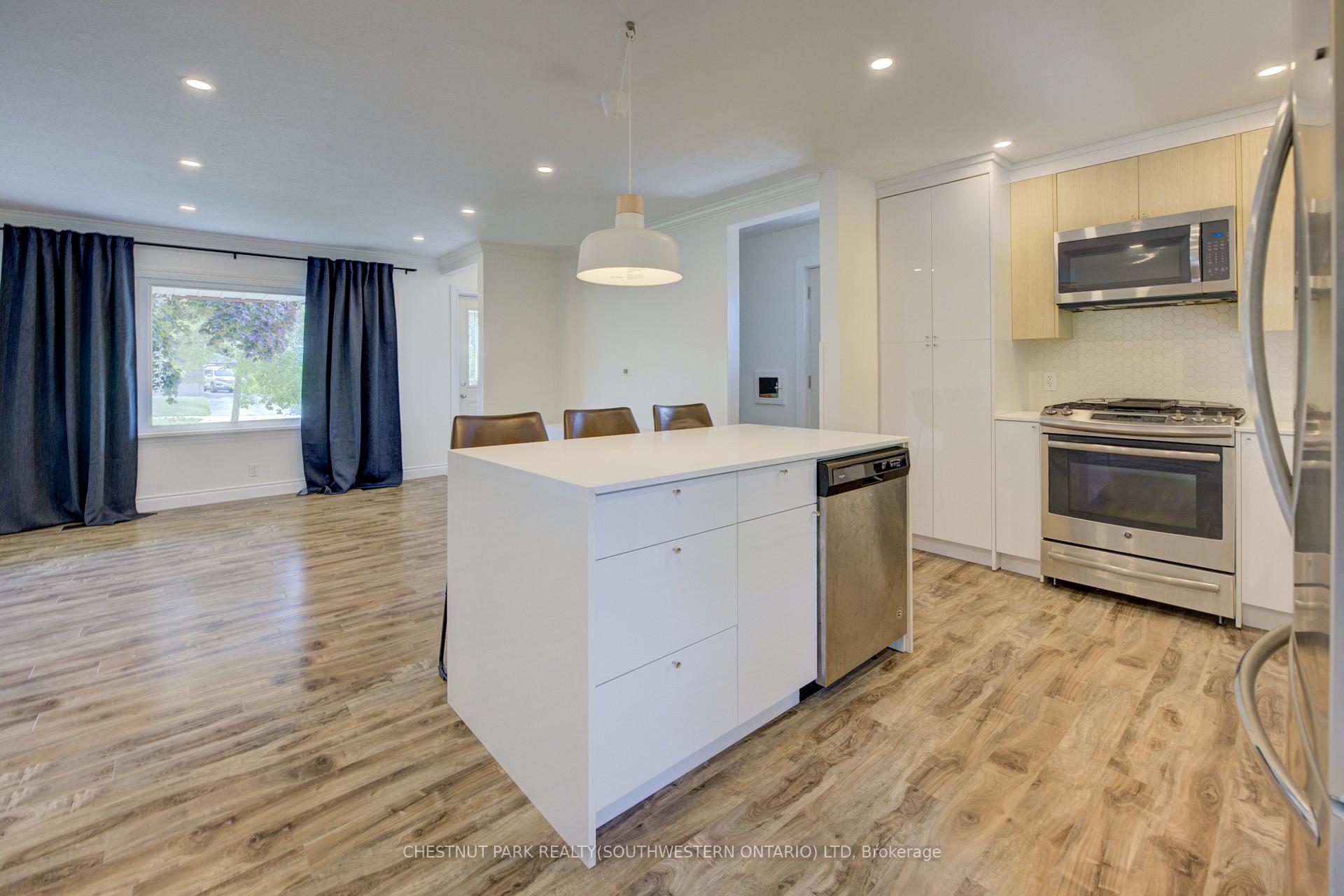 Photo 10 of 144 Ellis Crescent S, Waterloo — HOMEH