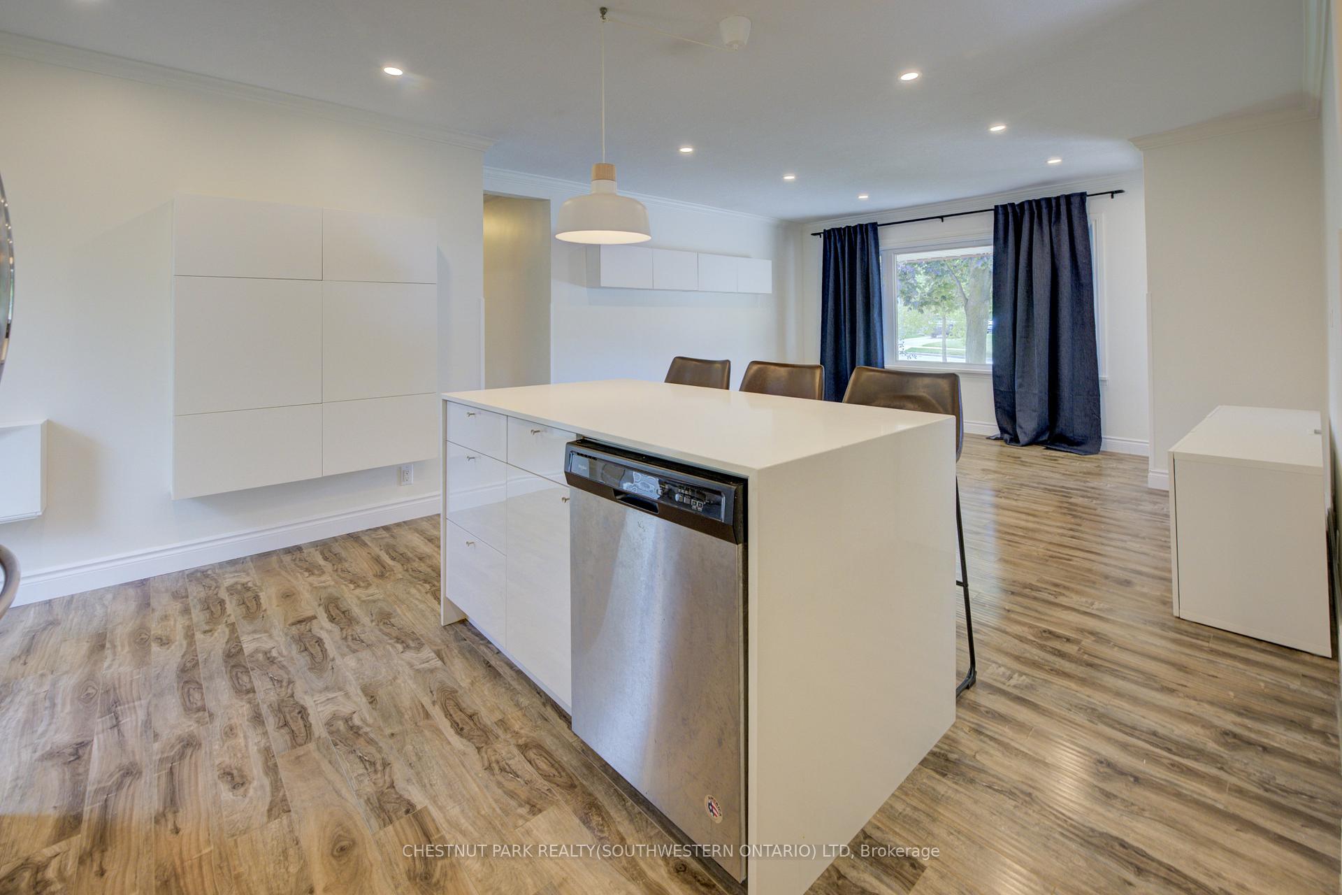 Photo 11 of 144 Ellis Crescent S, Waterloo — HOMEH