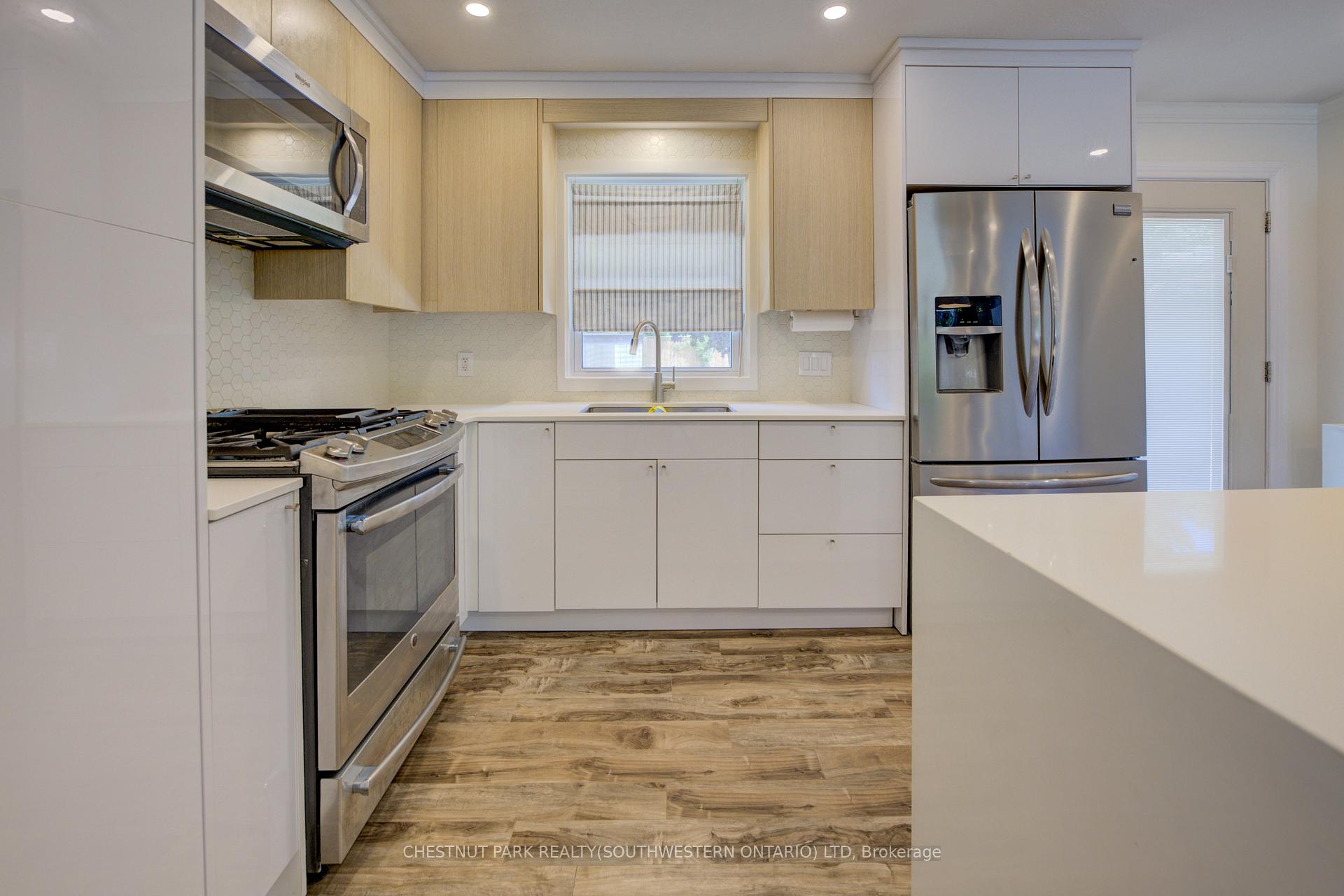 Photo 14 of 144 Ellis Crescent S, Waterloo — HOMEH
