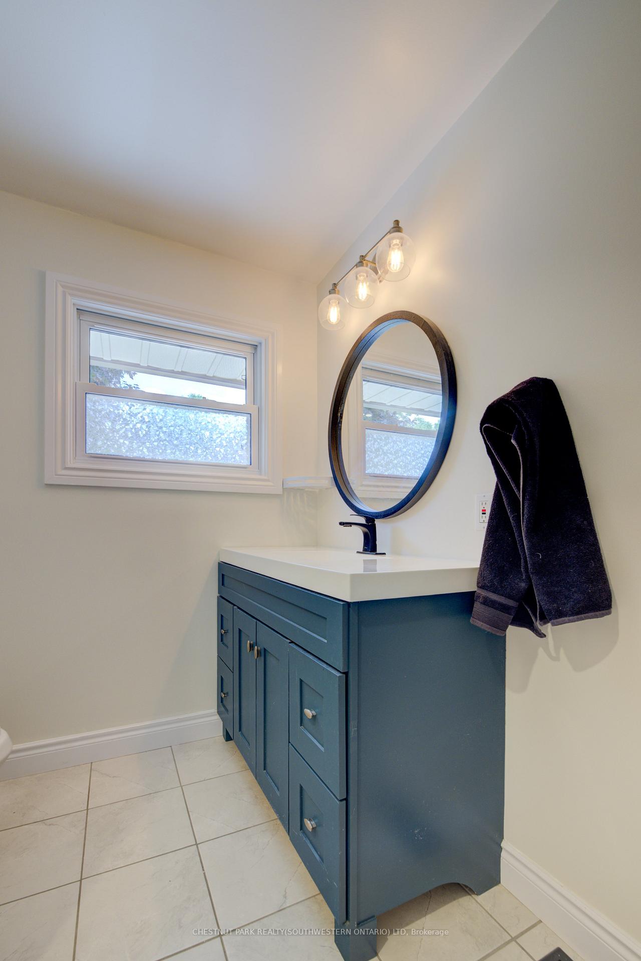 Photo 19 of 144 Ellis Crescent S, Waterloo — HOMEH