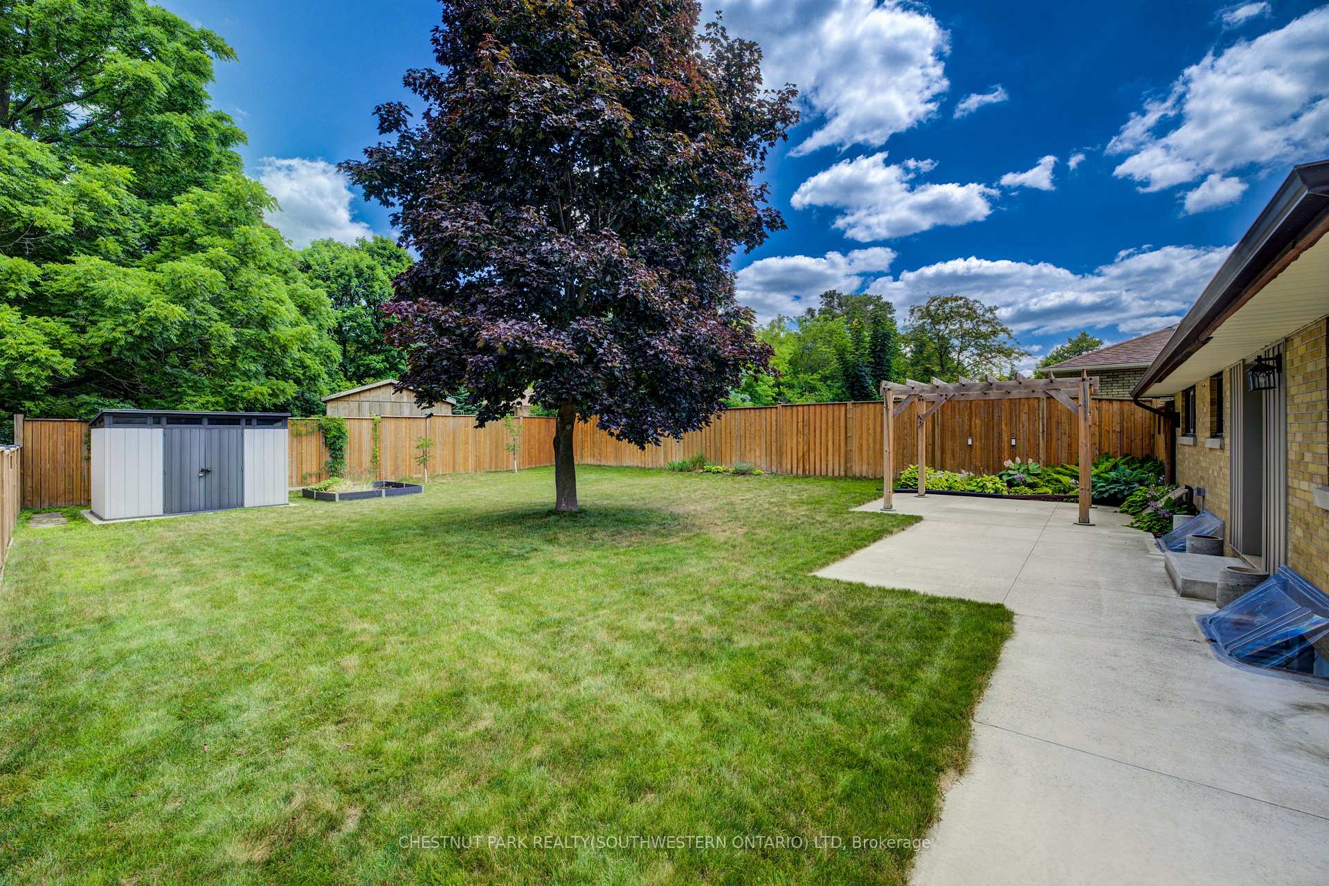Photo 23 of 144 Ellis Crescent S, Waterloo — HOMEH