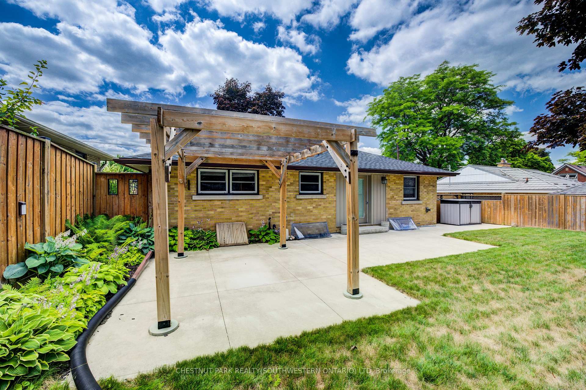 Photo 24 of 144 Ellis Crescent S, Waterloo — HOMEH