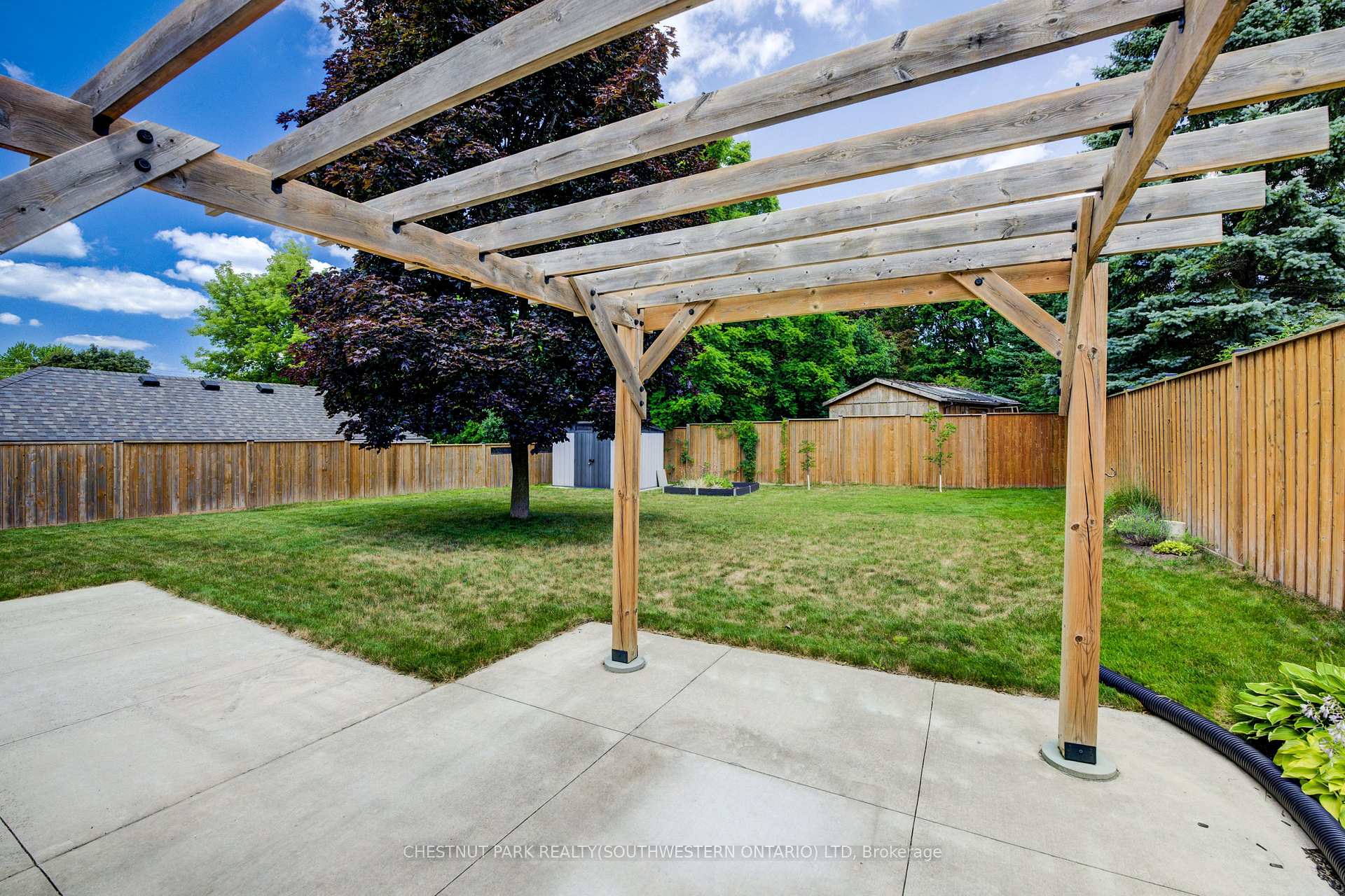 Photo 25 of 144 Ellis Crescent S, Waterloo — HOMEH