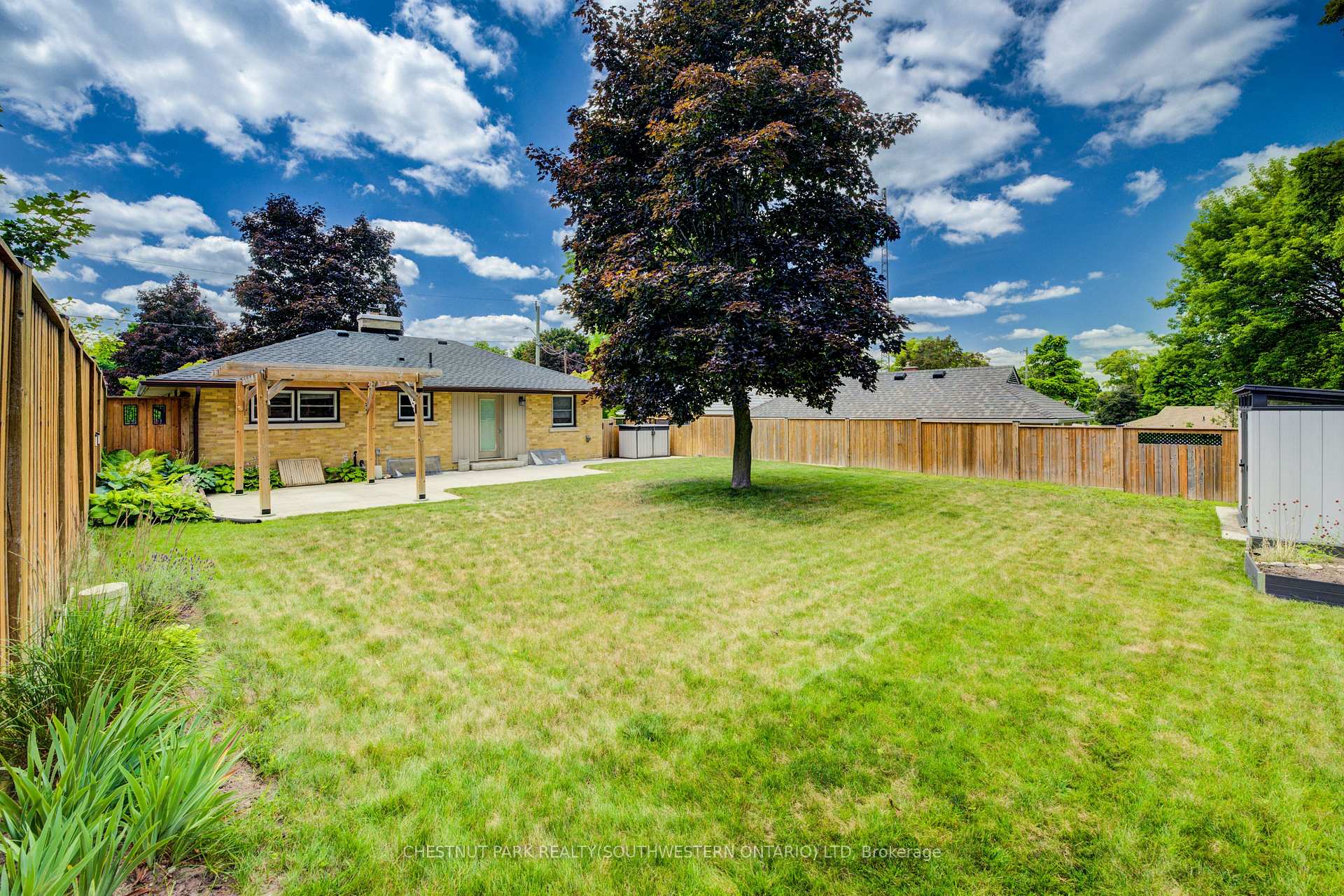 Photo 27 of 144 Ellis Crescent S, Waterloo — HOMEH
