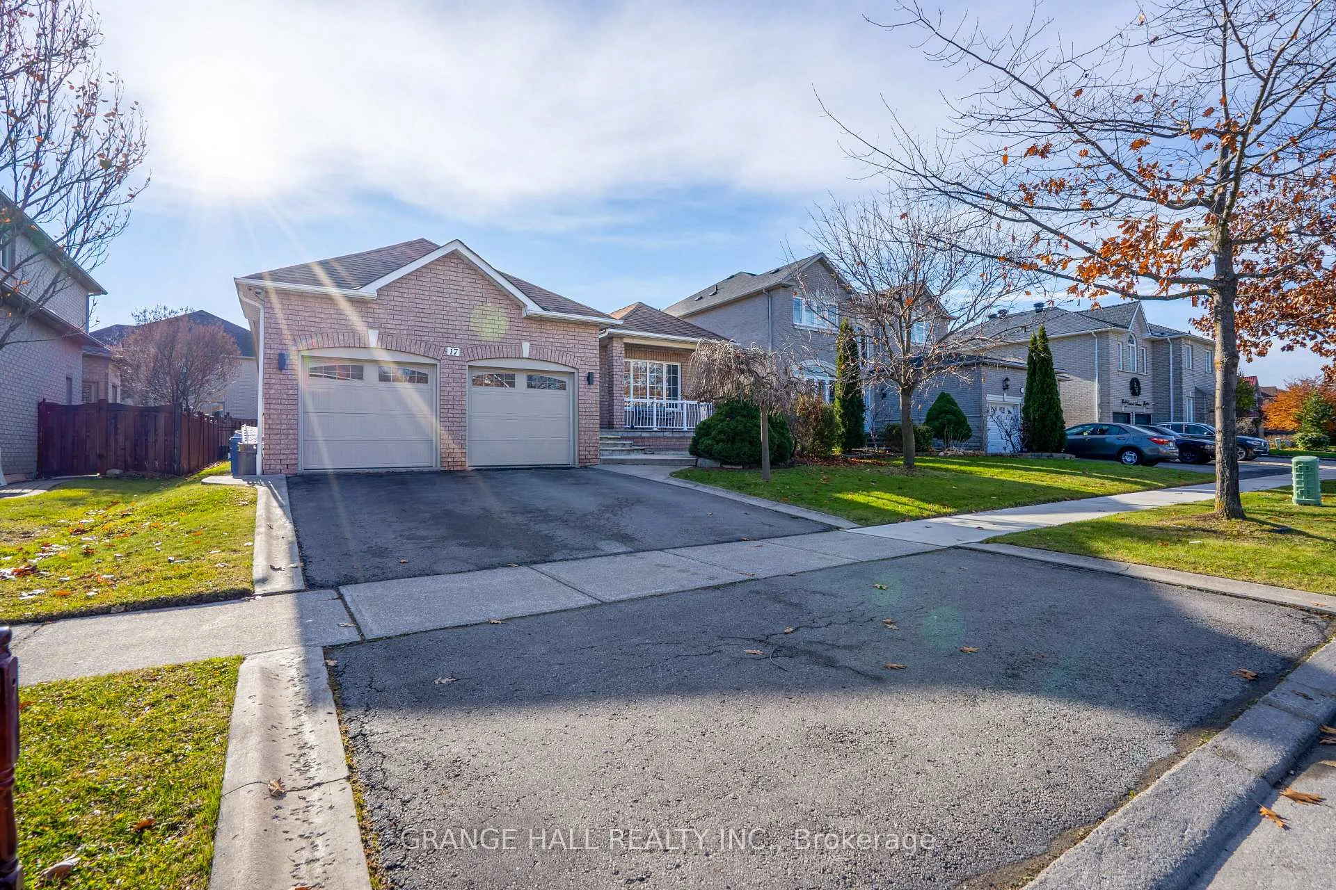 Photo 1 of 17 Lomond Avenue, Vaughan, Maple — HOMEH