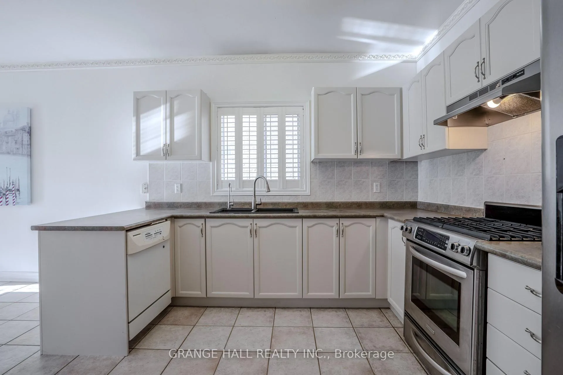 Photo 7 of 17 Lomond Avenue, Vaughan, Maple — HOMEH