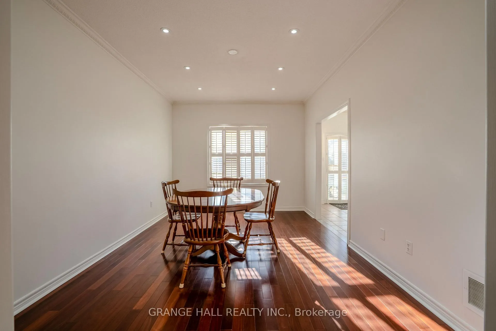 Photo 10 of 17 Lomond Avenue, Vaughan, Maple — HOMEH
