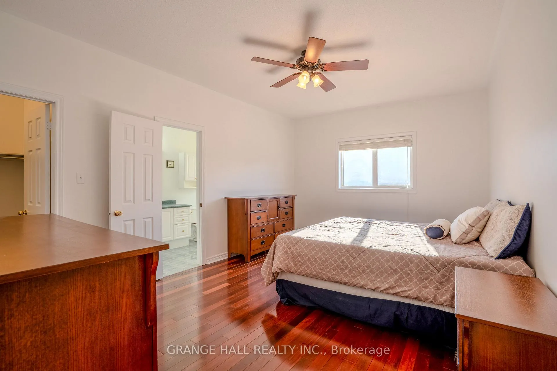 Photo 12 of 17 Lomond Avenue, Vaughan, Maple — HOMEH