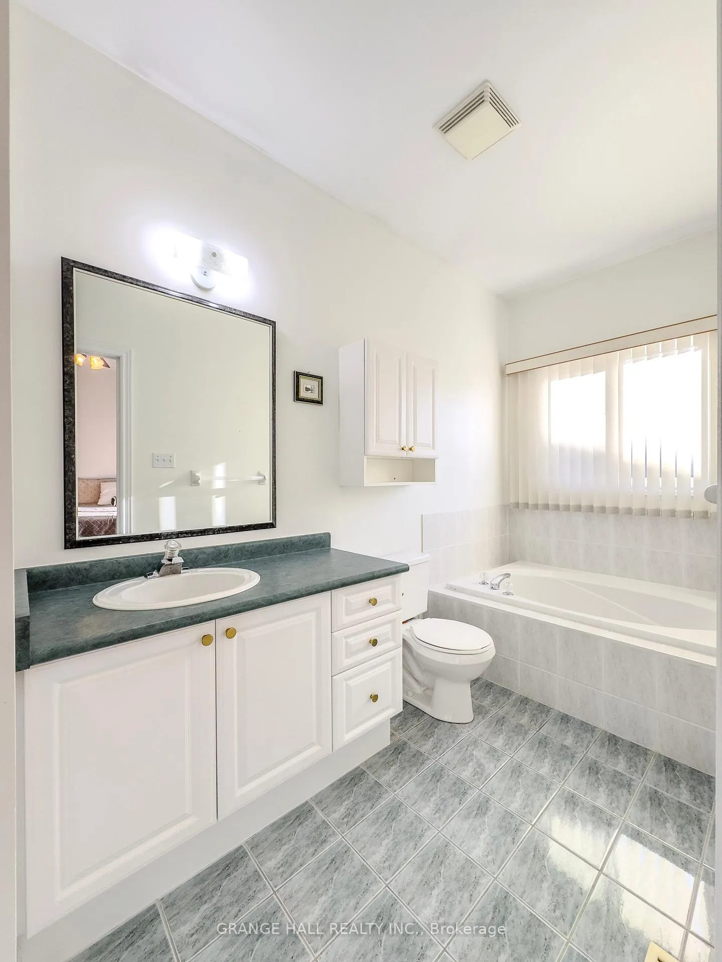 Photo 13 of 17 Lomond Avenue, Vaughan, Maple — HOMEH